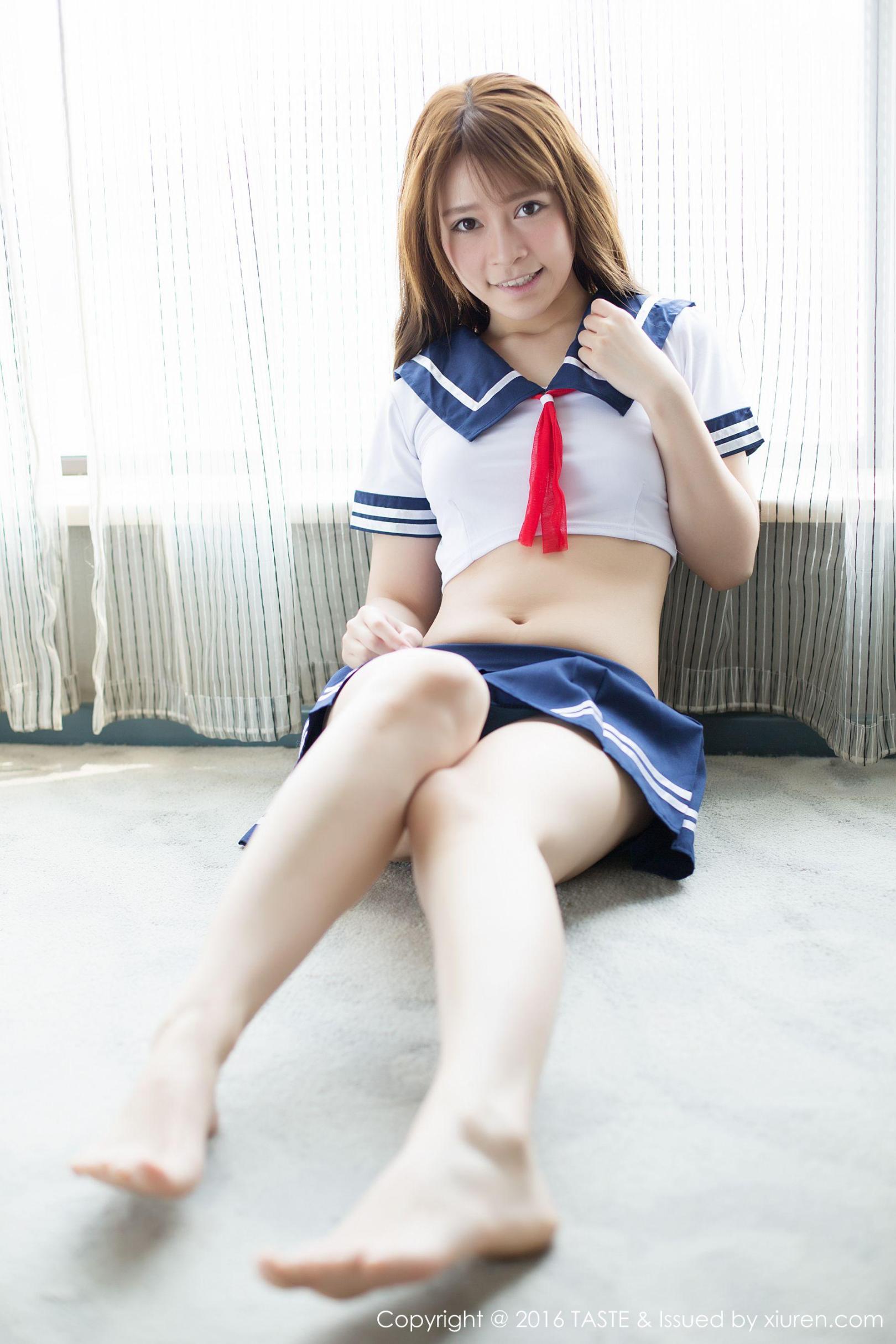[顽味生活] Carol酱 学院风制服高清手机美女壁纸1P