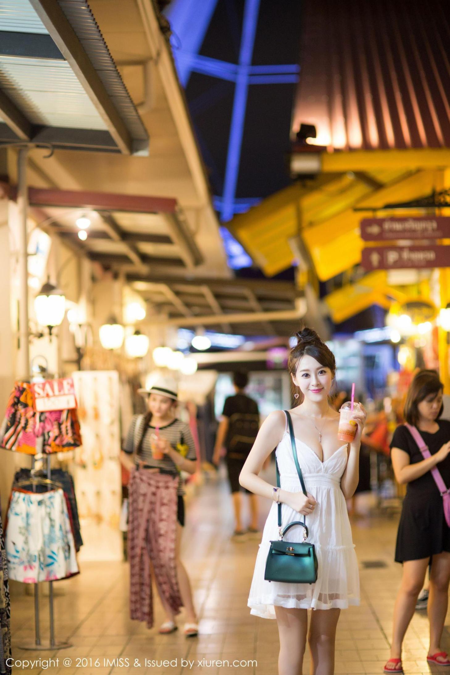 [推女神] 王曼妮 街拍+泳池旁小清新系列高清手机美女壁纸3P