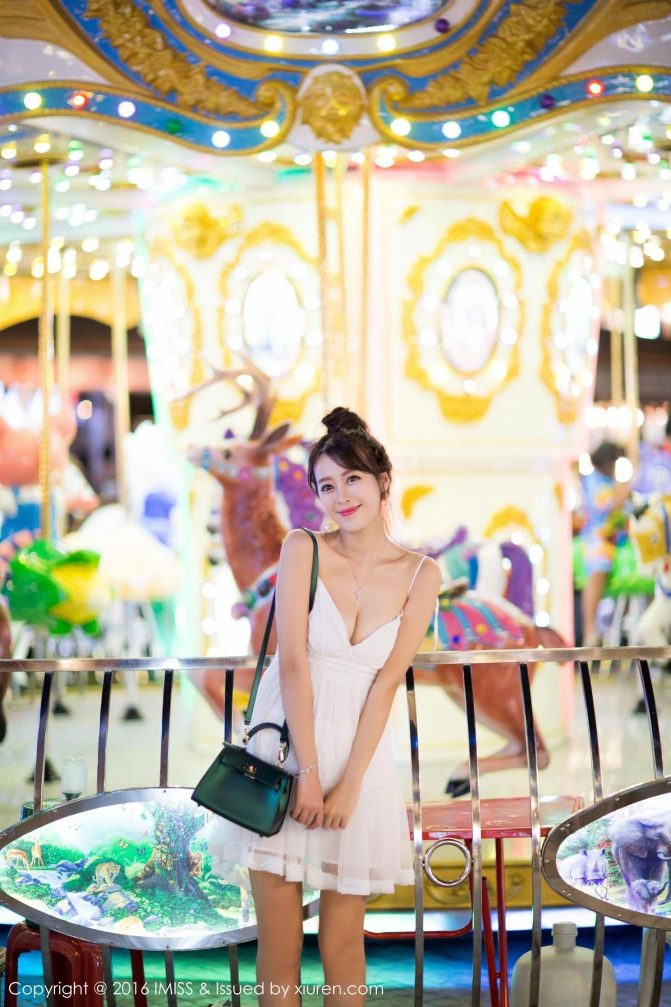 [推女神] 王曼妮 街拍+泳池旁小清新系列高清手机美女壁纸7P