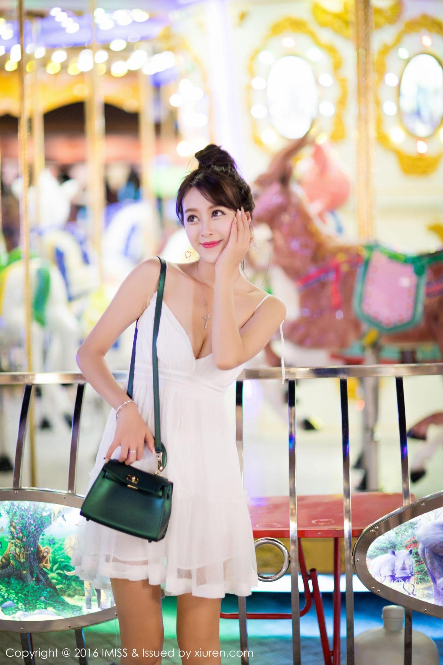 [推女神] 王曼妮 街拍+泳池旁小清新系列高清手机美女壁纸6P