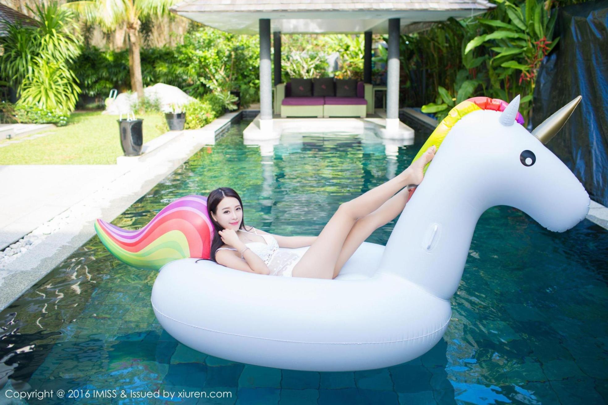 [推女神] 王曼妮 街拍+泳池旁小清新系列高清手机美女壁纸10P