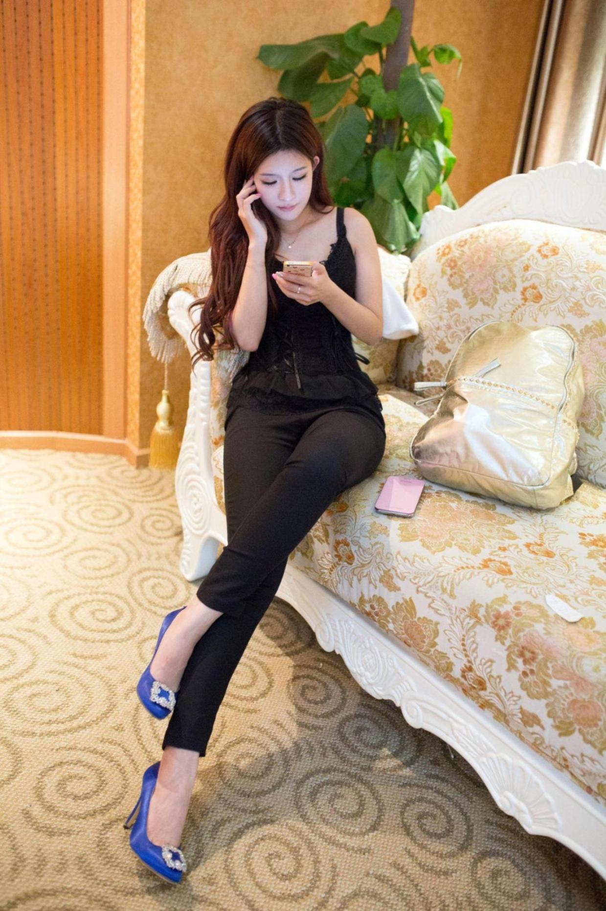 [尤果网] 纯小希 精致窈窕，灵秀可人 高清手机美女壁纸