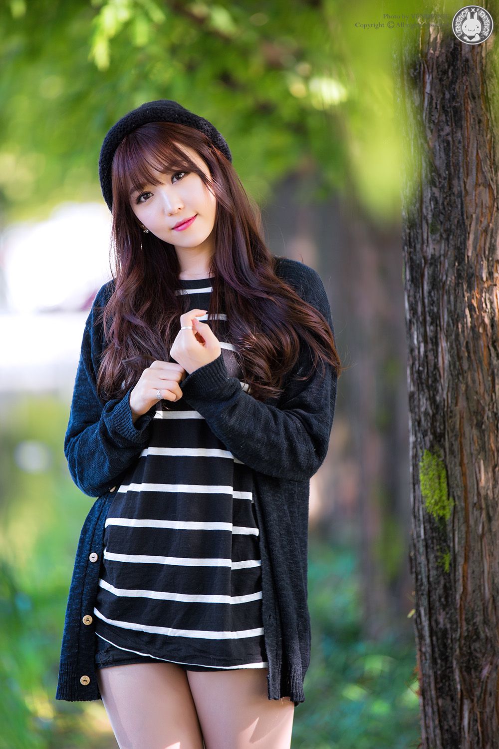 [网络美女] 李恩慧 外拍清新可爱长筒袜系列高清手机美女壁纸3P