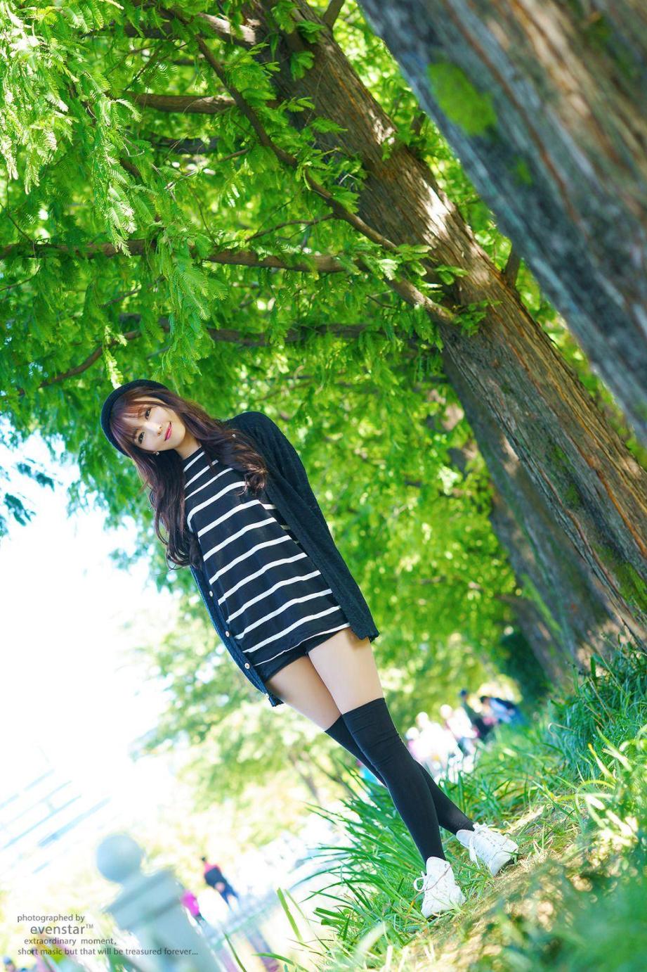 [网络美女] 李恩慧 外拍清新可爱长筒袜系列高清手机美女壁纸21P