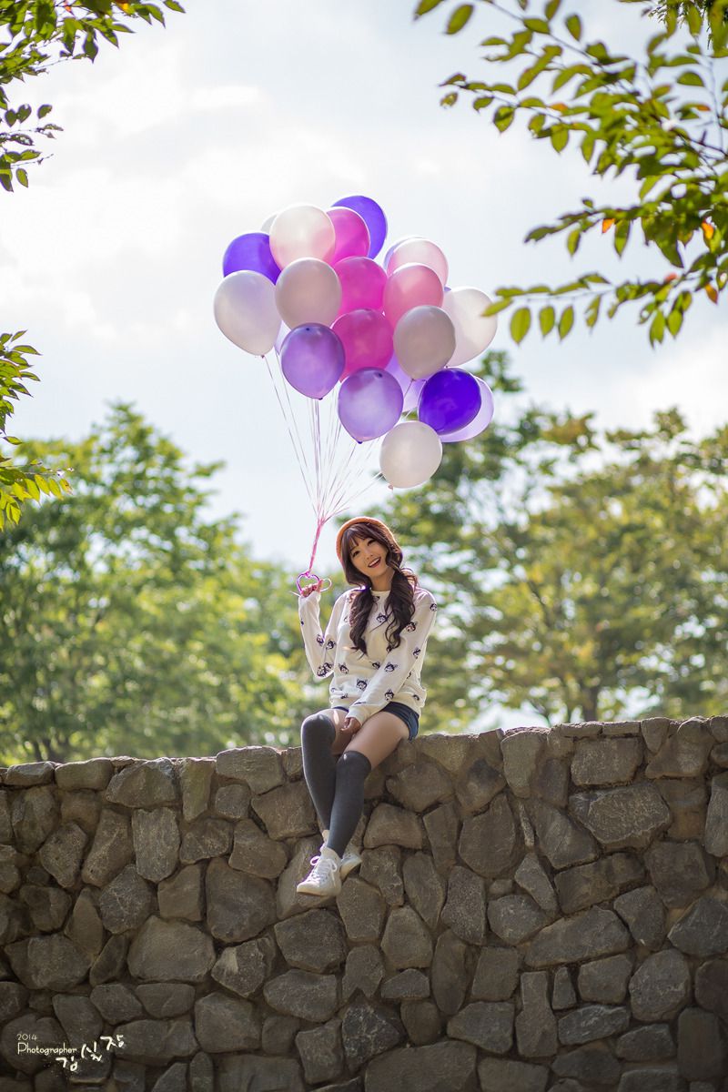 [网络美女] 李恩慧 外拍清新可爱长筒袜系列高清手机美女壁纸8P