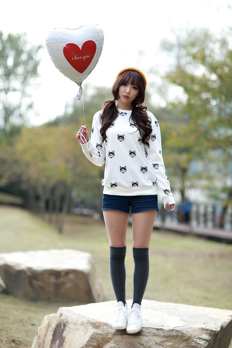 [网络美女] 李恩慧 外拍清新可爱长筒袜系列高清手机美女壁纸32P