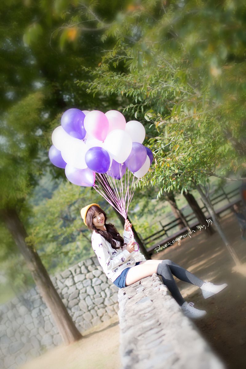 [网络美女] 李恩慧 外拍清新可爱长筒袜系列高清手机美女壁纸9P