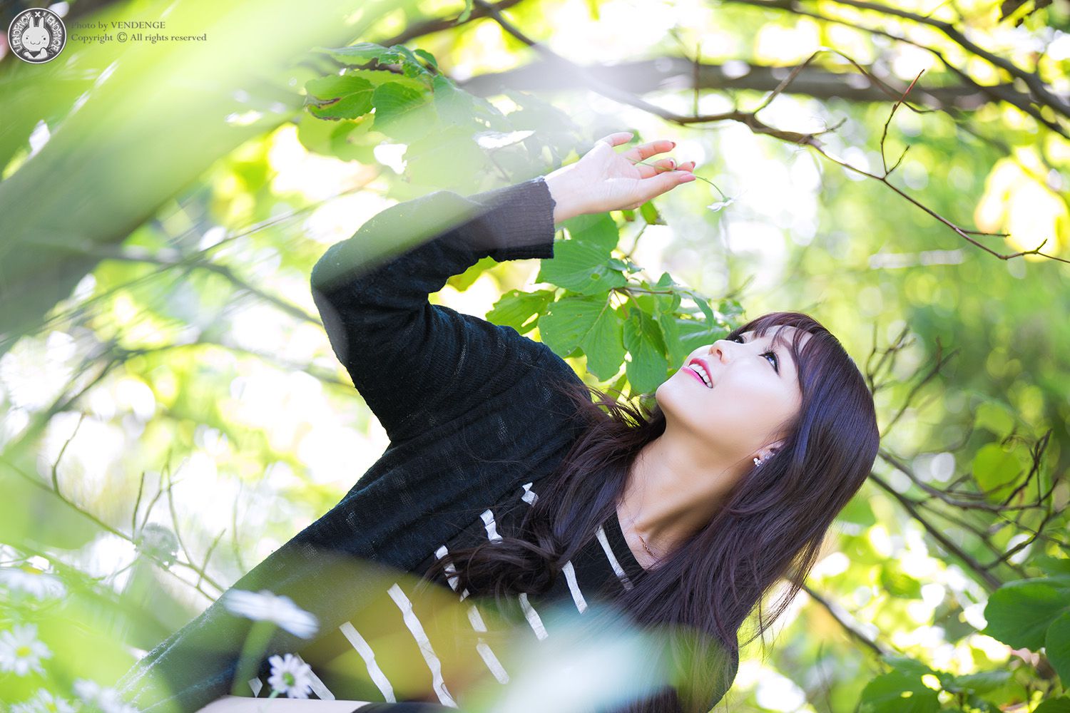 [网络美女] 李恩慧 外拍清新可爱长筒袜系列高清手机美女壁纸5P