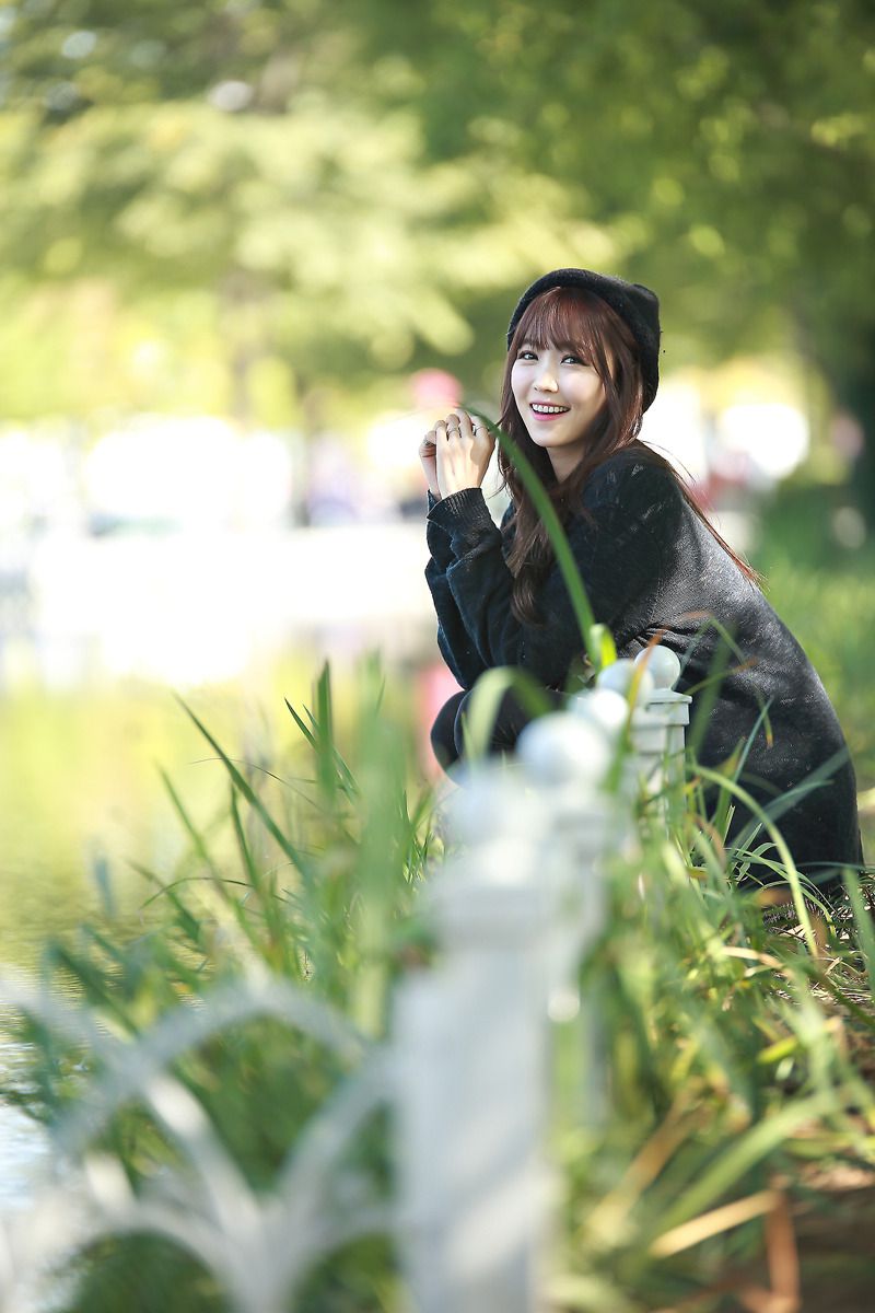 [网络美女] 李恩慧 外拍清新可爱长筒袜系列高清手机美女壁纸34P