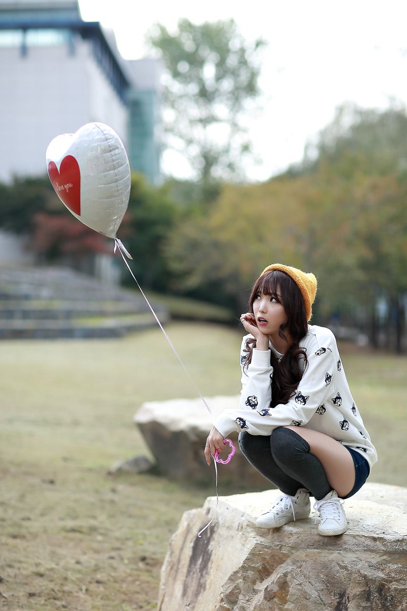 [网络美女] 李恩慧 外拍清新可爱长筒袜系列高清手机美女壁纸31P