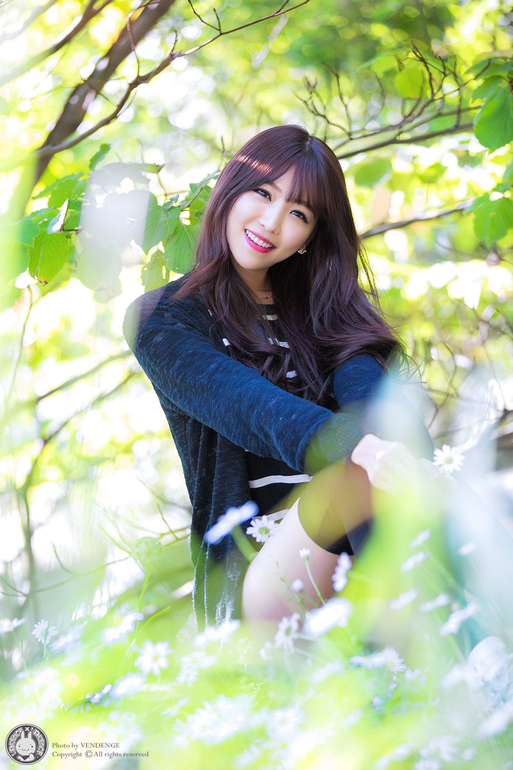 [网络美女] 李恩慧 外拍清新可爱长筒袜系列高清手机美女壁纸6P