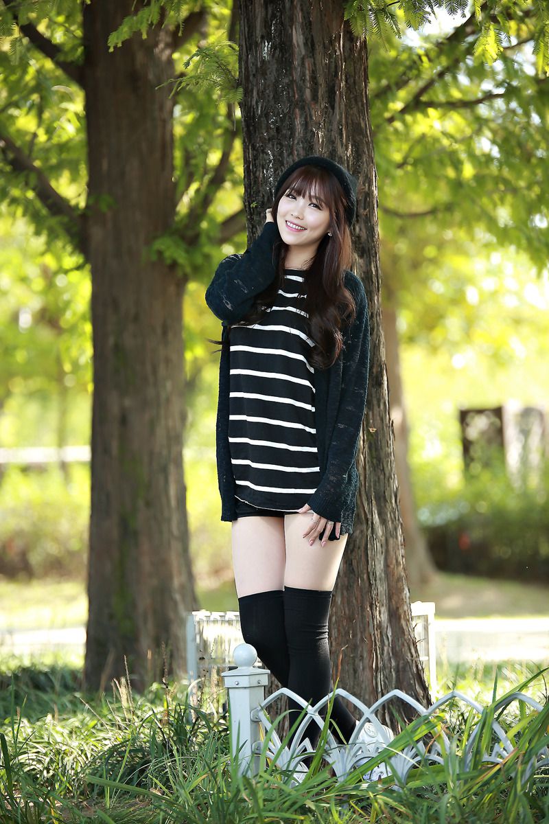 [网络美女] 李恩慧 外拍清新可爱长筒袜系列高清手机美女壁纸37P