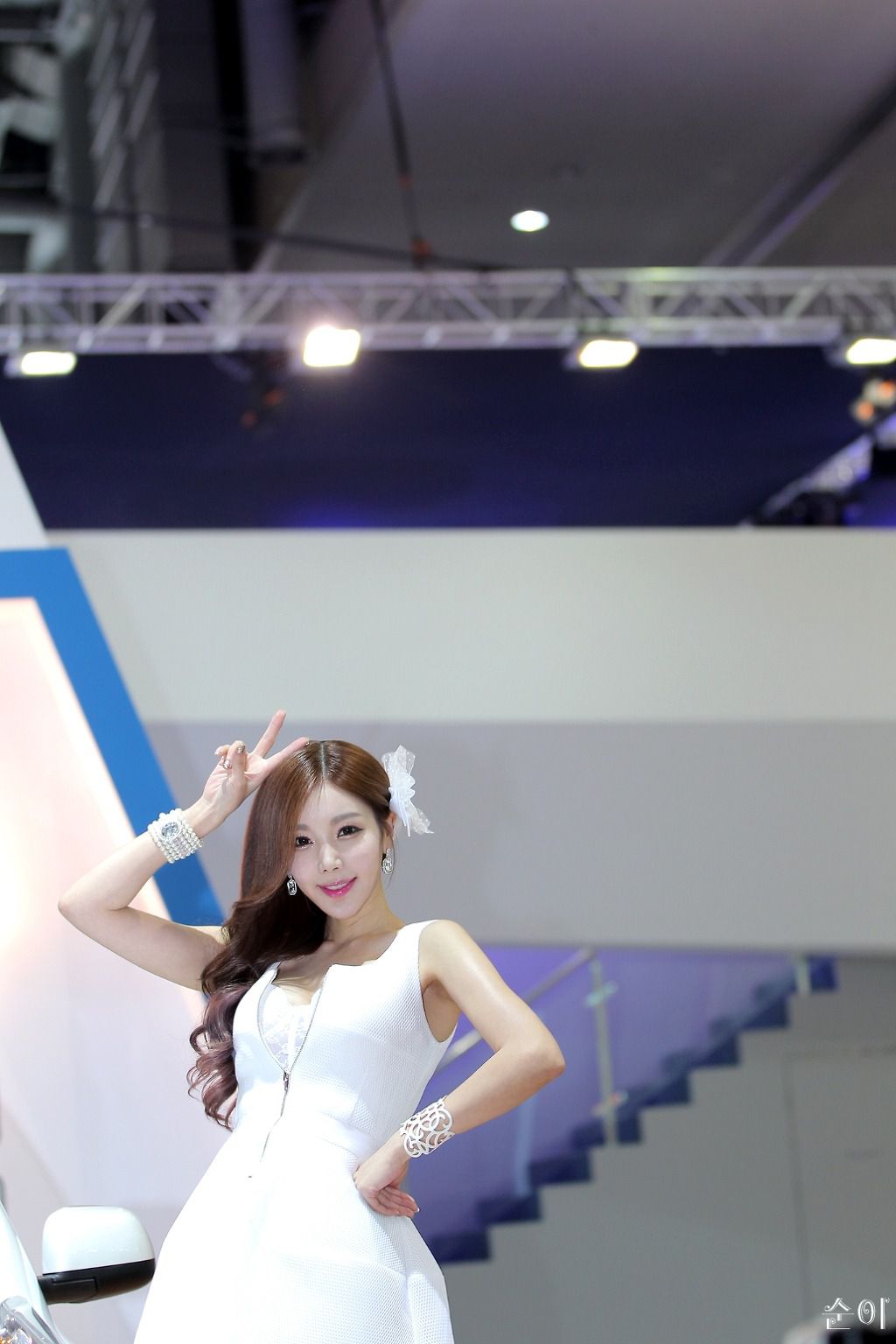 [网络美女] 网络美女 车展图片系列高清手机美女壁纸53P