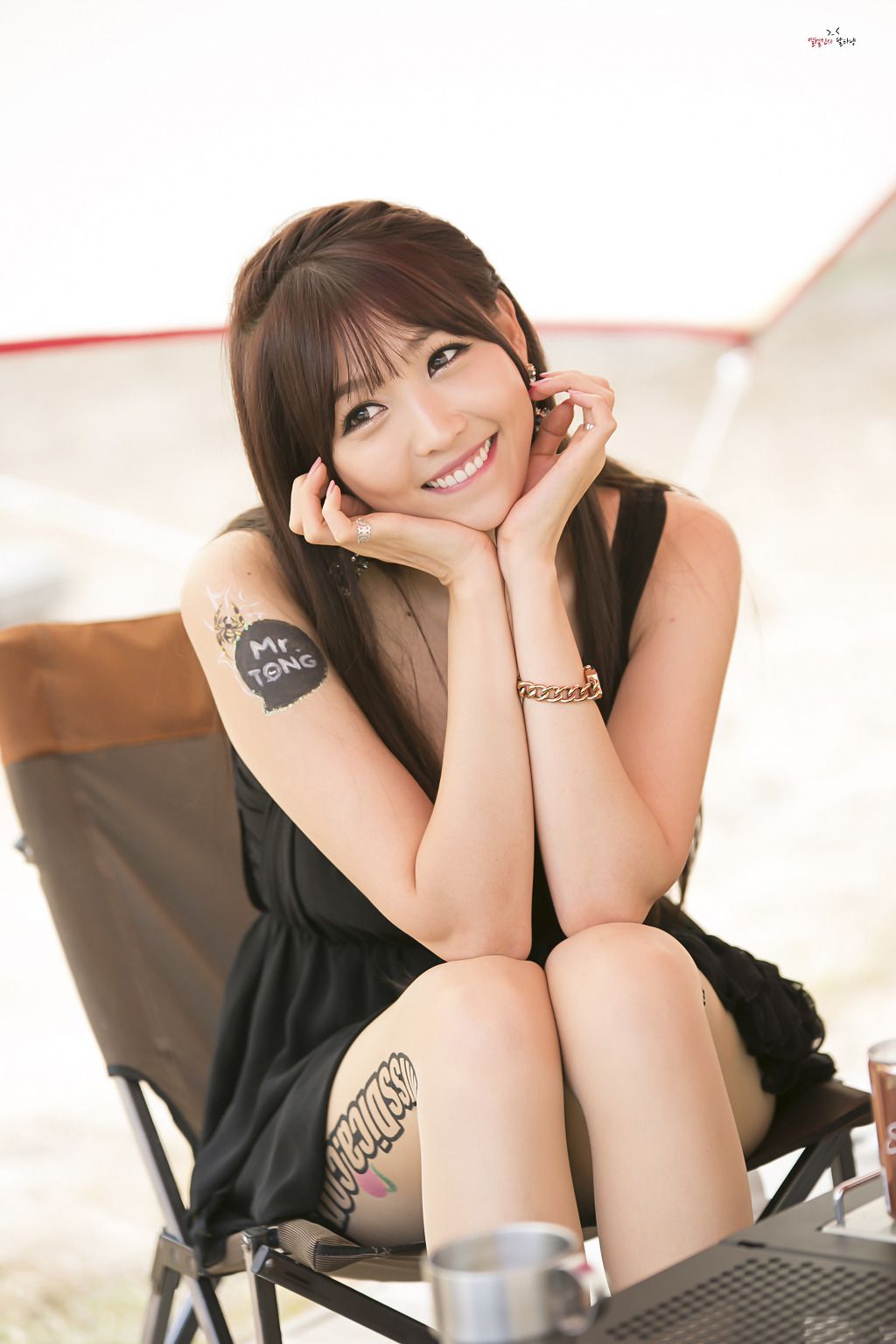 [网络美女] 李恩慧 户外车展吊带连衣裙系列高清手机美女壁纸25P