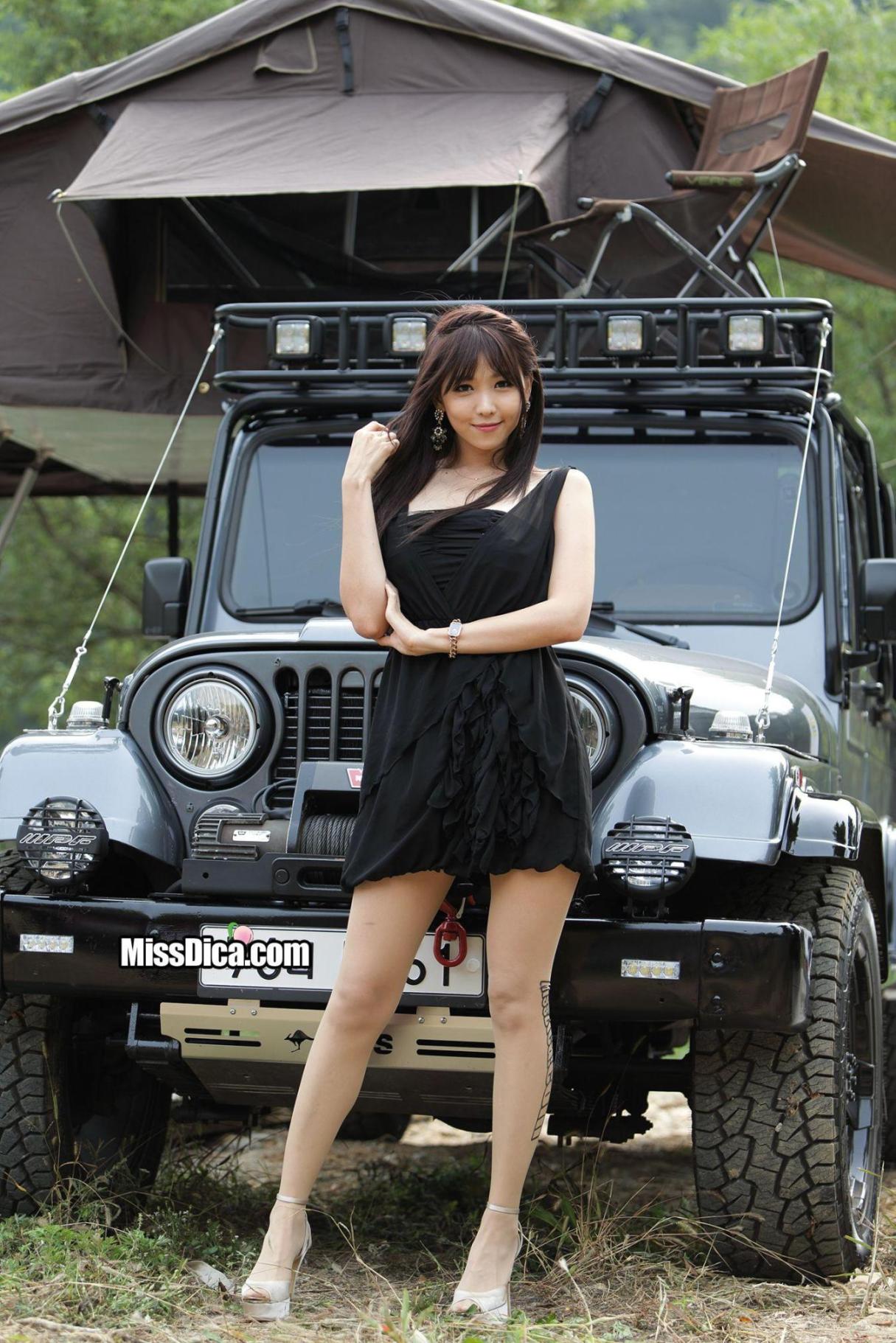 [网络美女] 李恩慧 户外车展吊带连衣裙系列高清手机美女壁纸6P