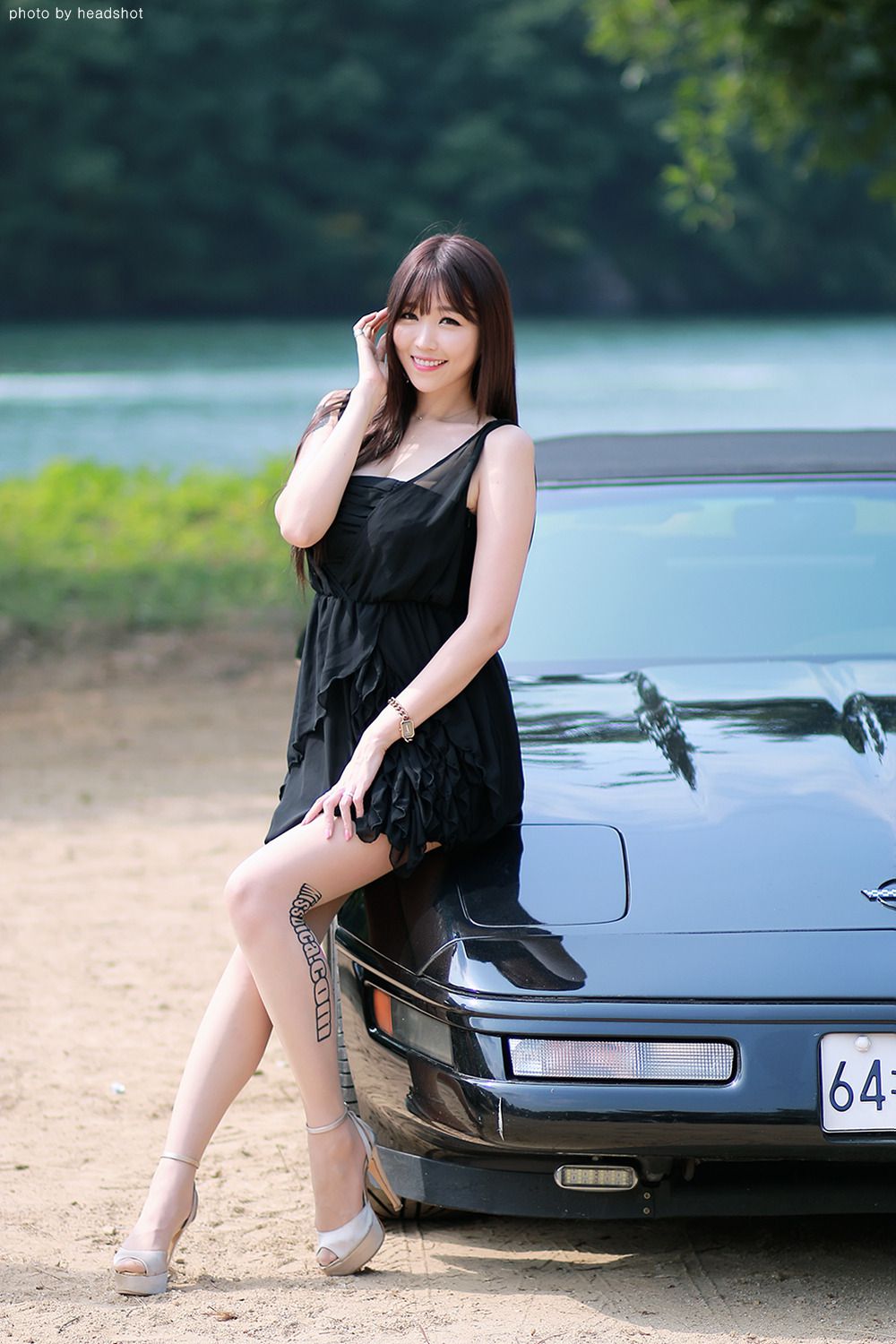 [网络美女] 李恩慧 户外车展吊带连衣裙系列高清手机美女壁纸7P