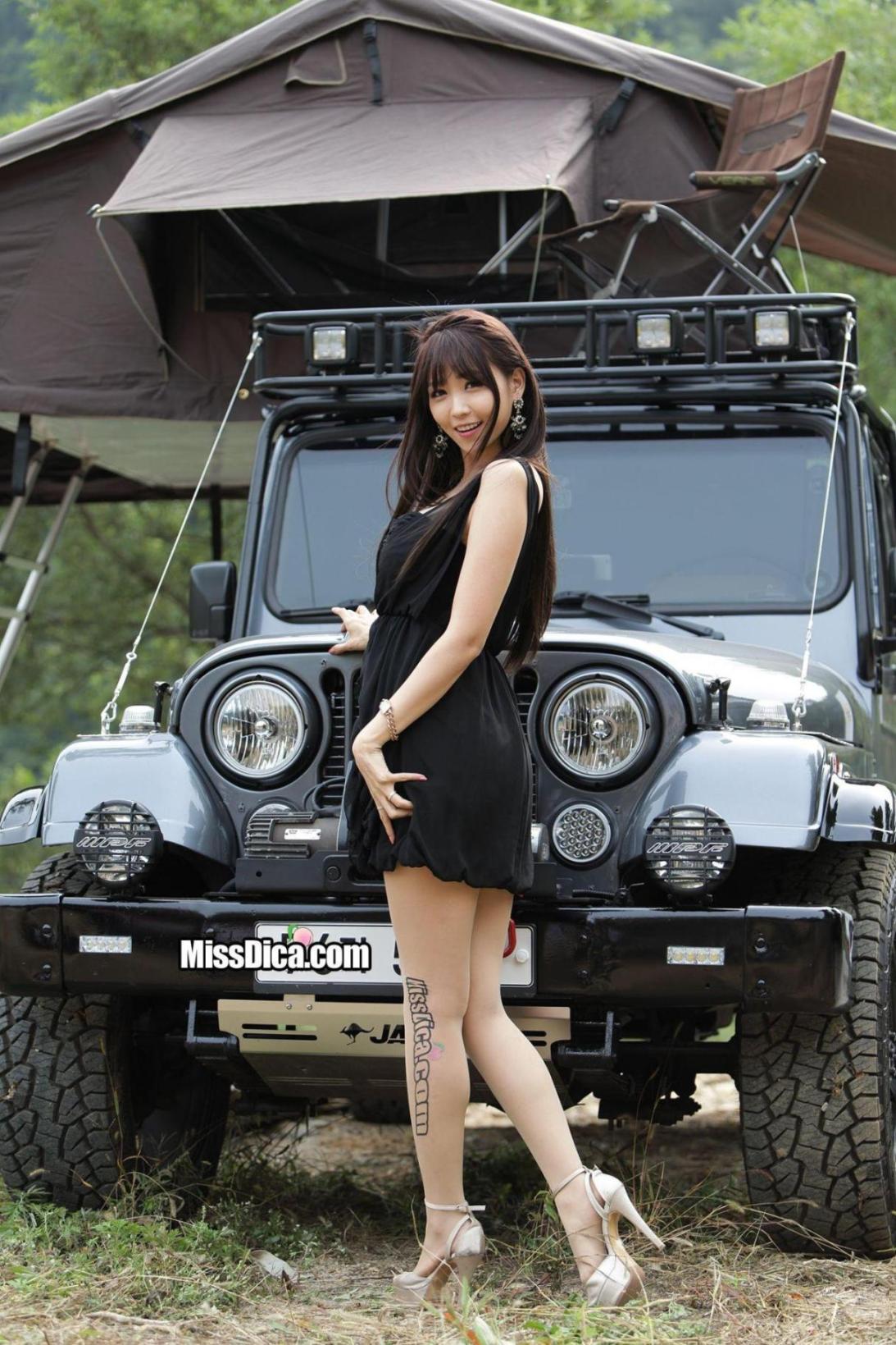 [网络美女] 李恩慧 户外车展吊带连衣裙系列高清手机美女壁纸5P