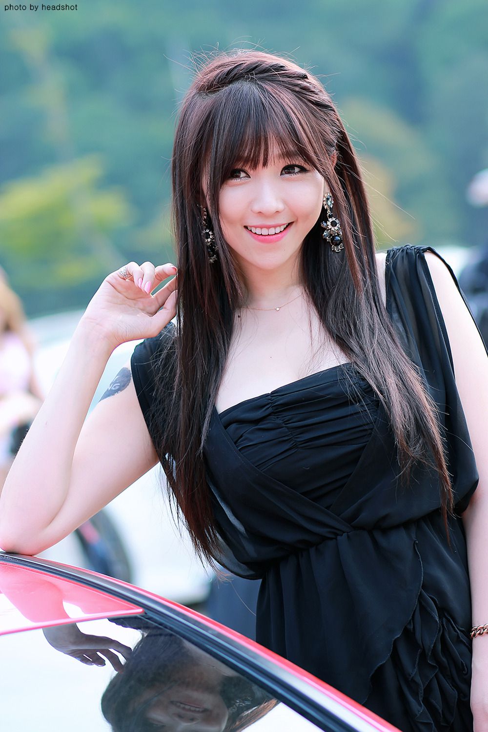 [网络美女] 李恩慧 户外车展吊带连衣裙系列高清手机美女壁纸46P