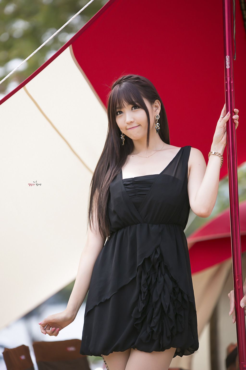 [网络美女] 李恩慧 户外车展吊带连衣裙系列高清手机美女壁纸29P