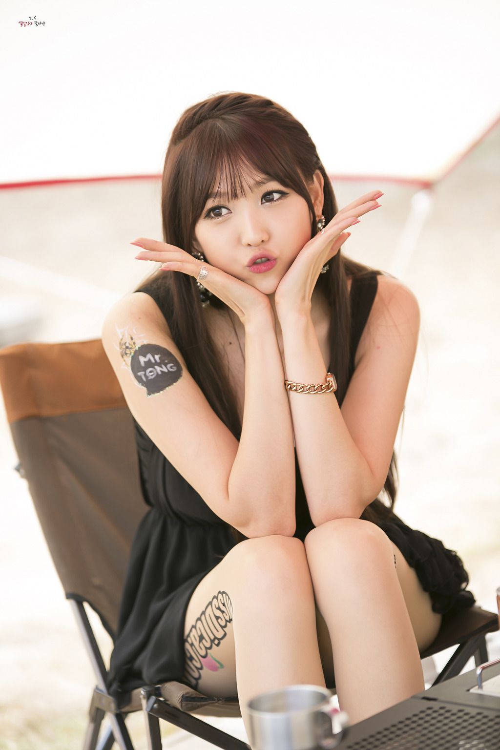 [网络美女] 李恩慧 户外车展吊带连衣裙系列高清手机美女壁纸26P