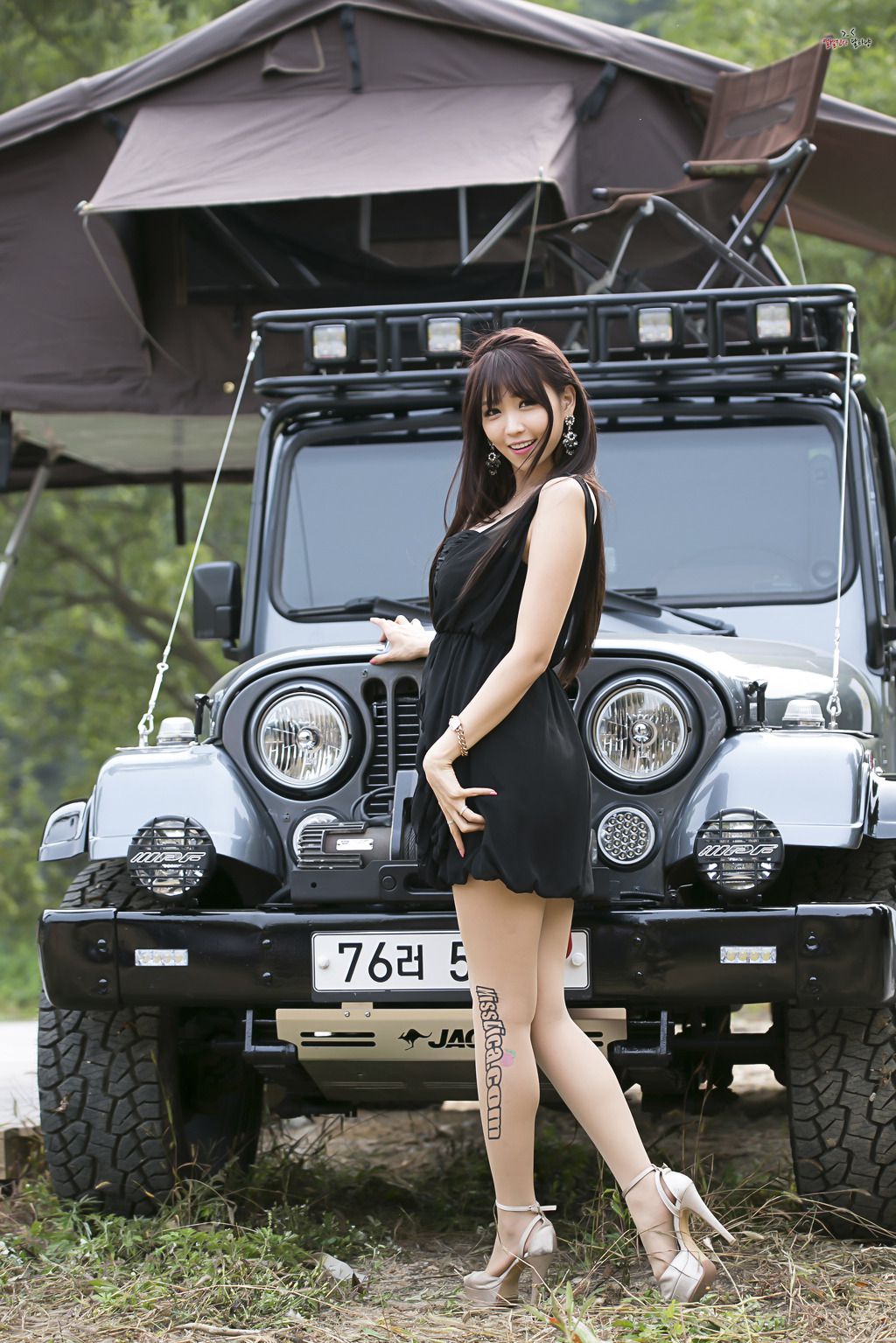 [网络美女] 李恩慧 户外车展吊带连衣裙系列高清手机美女壁纸38P