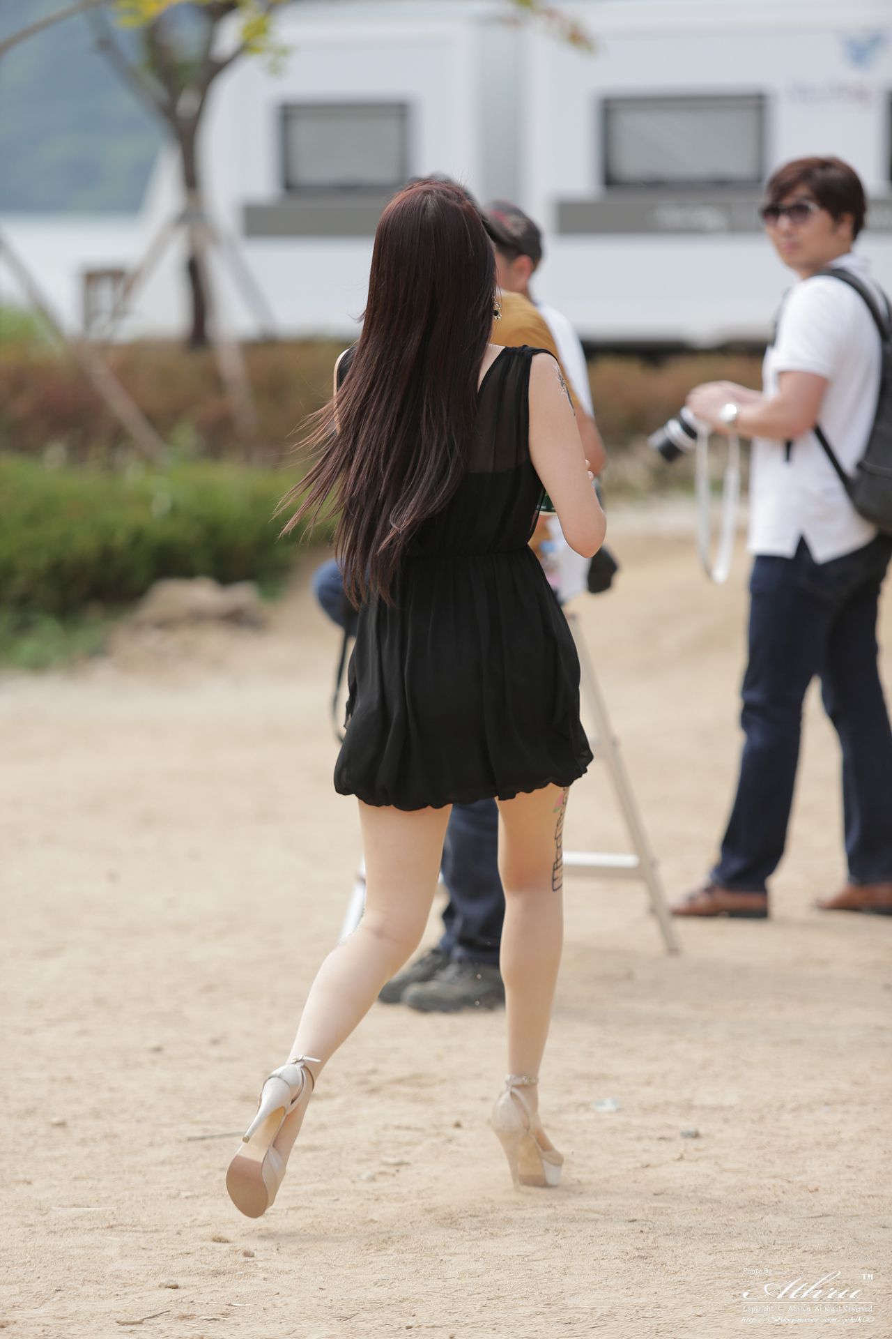 [网络美女] 李恩慧 户外车展吊带连衣裙系列高清手机美女壁纸84P