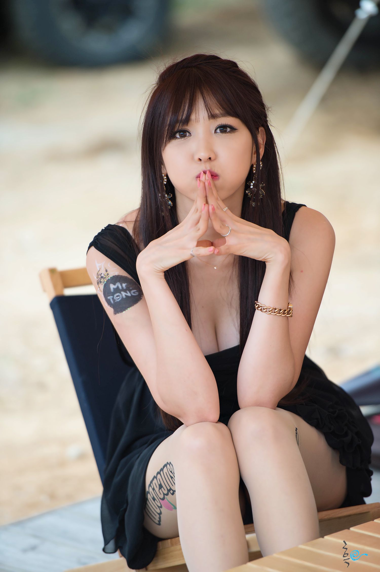 [网络美女] 李恩慧 户外车展吊带连衣裙系列高清手机美女壁纸91P