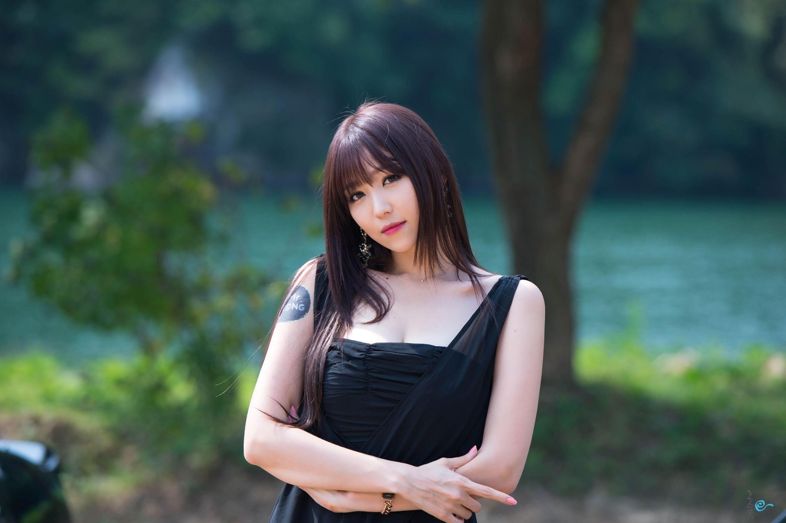 [网络美女] 李恩慧 户外车展吊带连衣裙系列高清手机美女壁纸86P