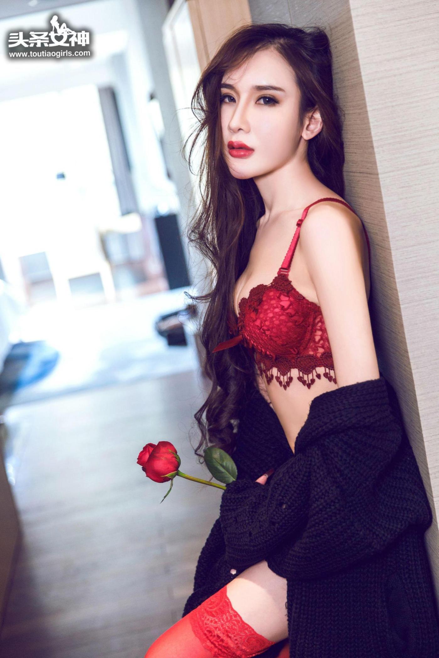 [尤果网] 阿依努尔瓦娅 瓦娅的秘密 高清手机美女壁纸