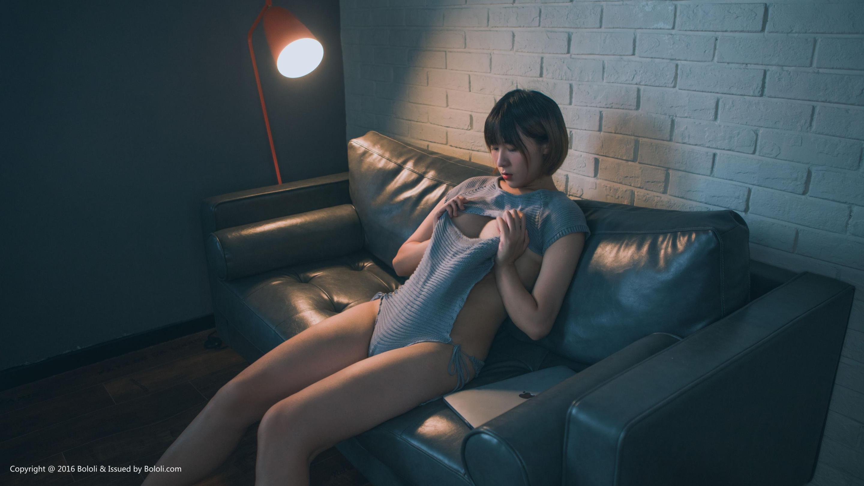 [波萝社] 黒黑 居家魅力穿搭推荐 高清手机美女壁纸