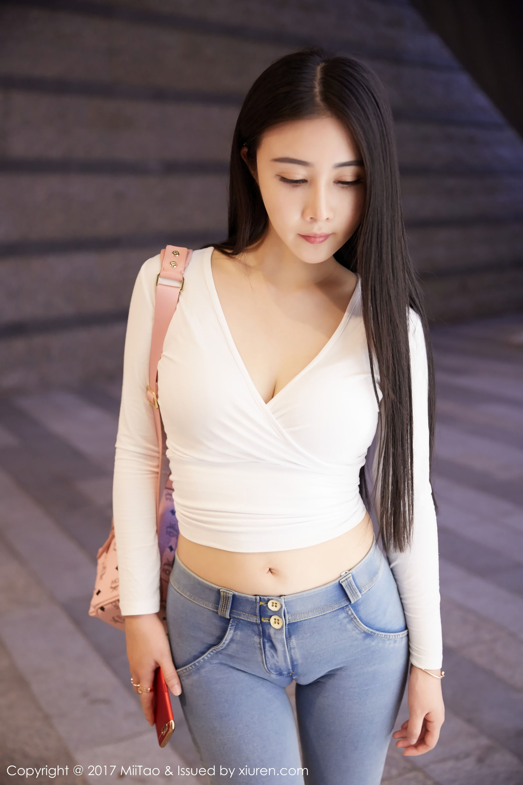 [蜜桃社] 陆萱萱 牛仔女神+街拍高清手机美女壁纸25P