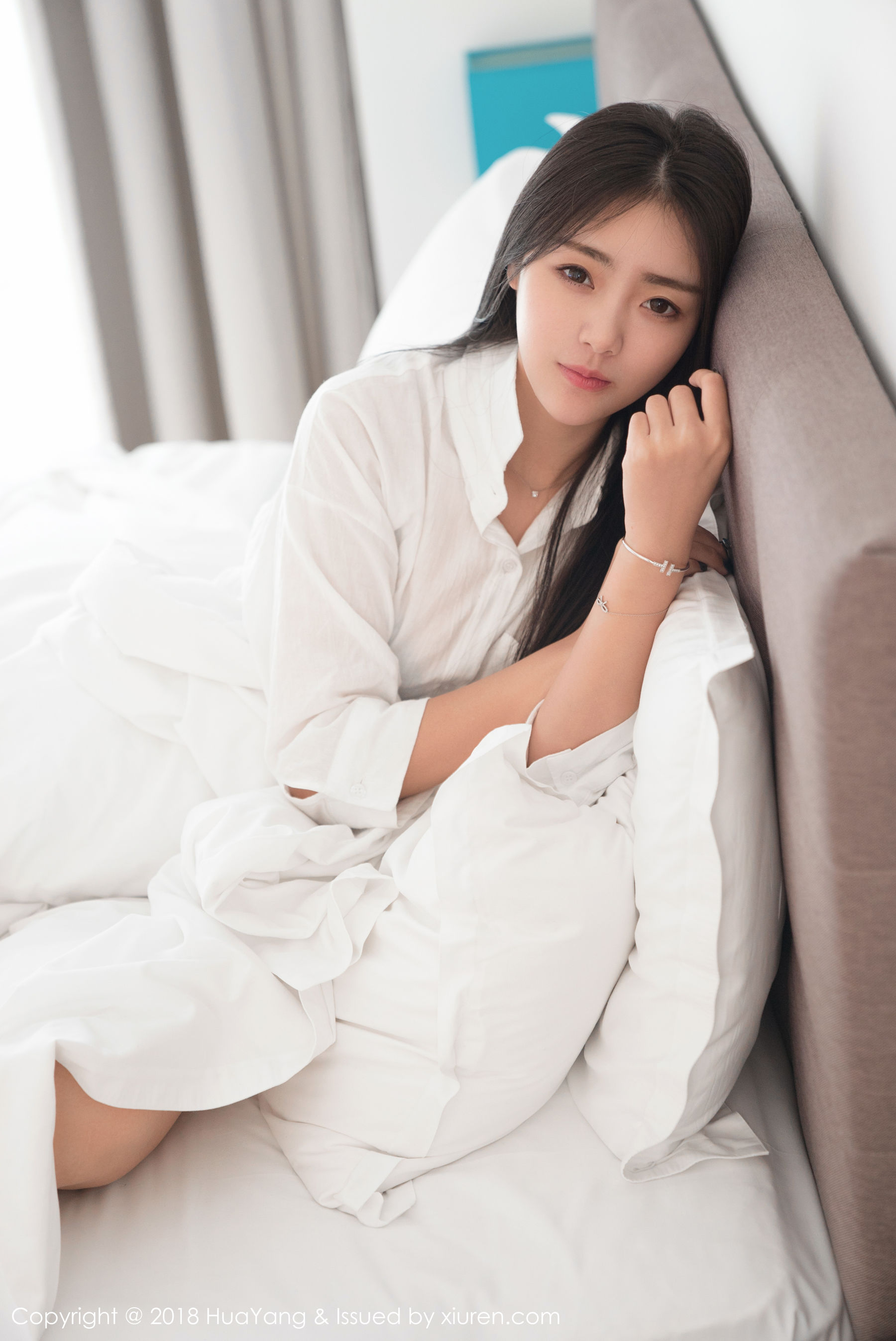 [推女神] 可乐Vicky 毛衣+白衬衫高清手机美女壁纸13P