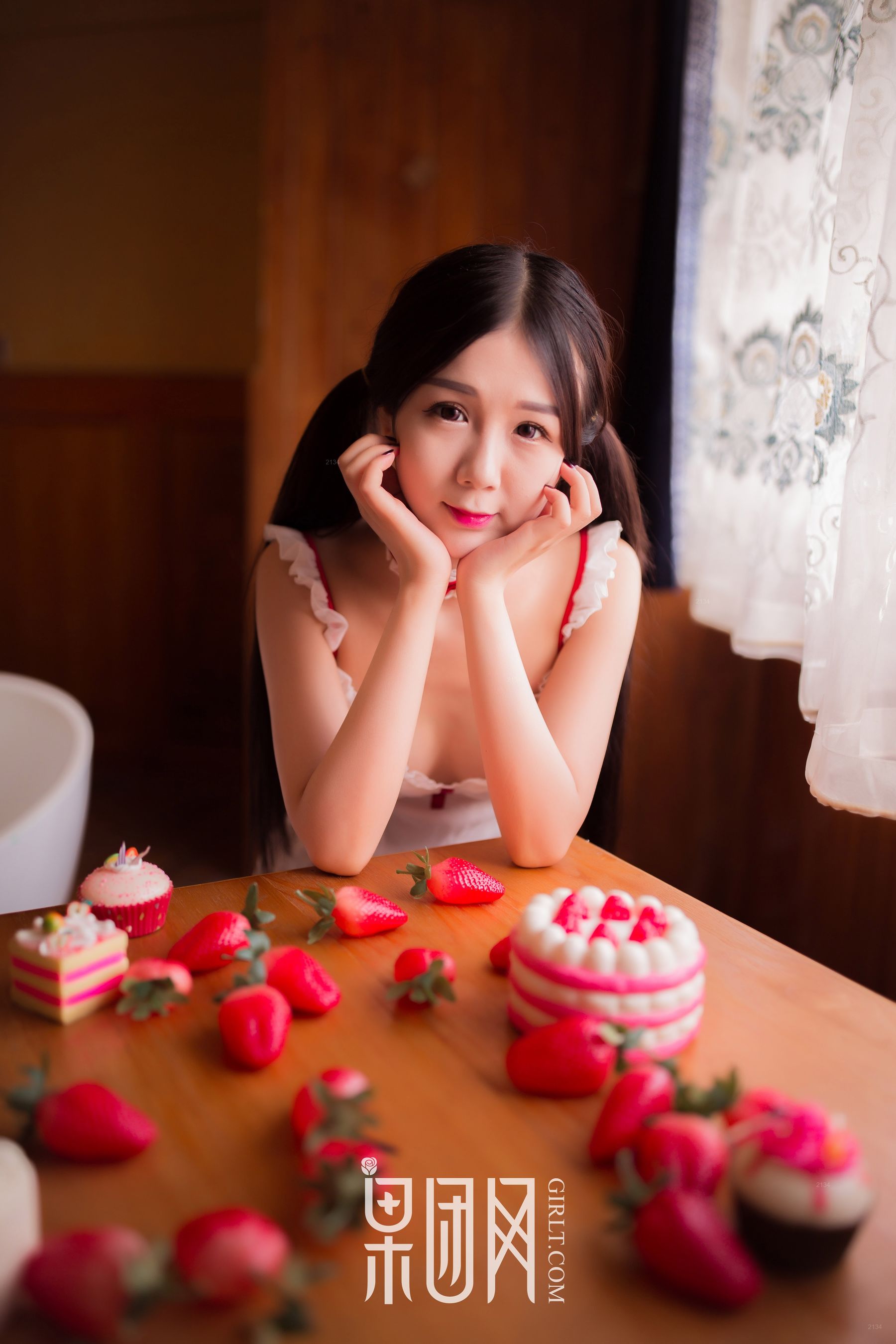 [网络美女] 网络美女 草莓女孩 高清手机美女壁纸