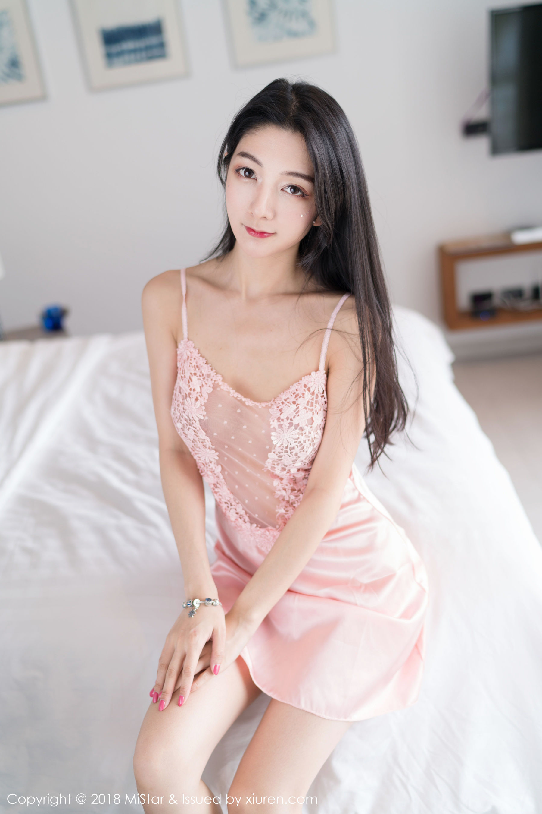 [尤果网] 小热巴 镂空吊裙+淋湿系列 高清手机美女壁纸