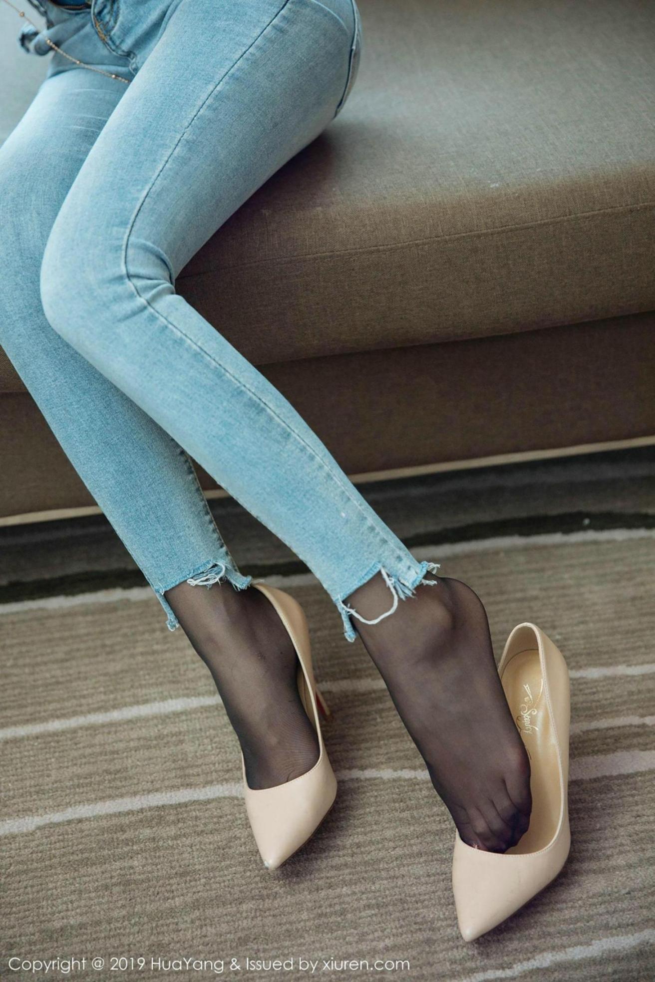 [爱丝] 周于希 牛仔内衣下的S型曲线高清手机美女壁纸1P