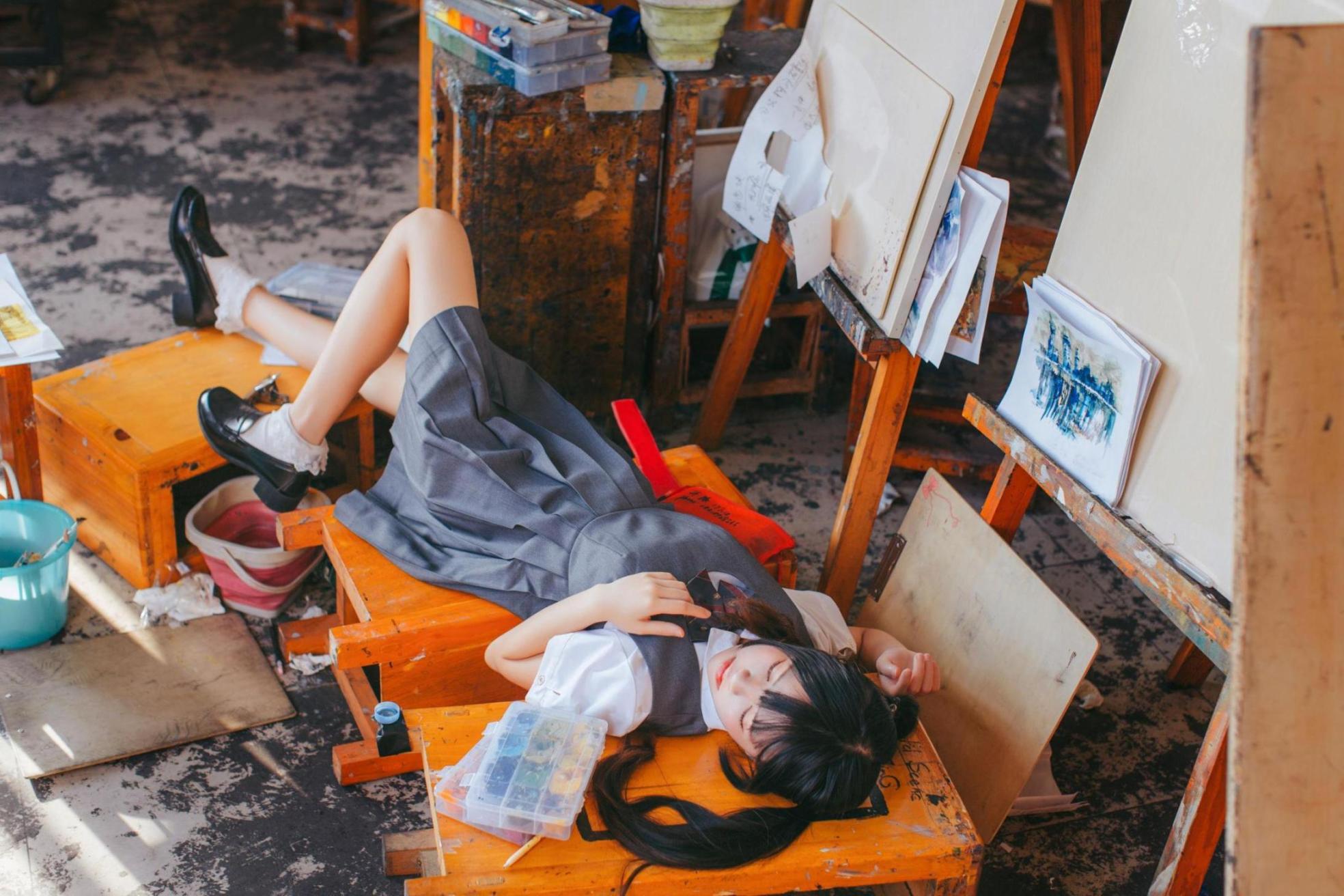 [网络美女] 桜桃喵 画室少女高清手机美女壁纸6P