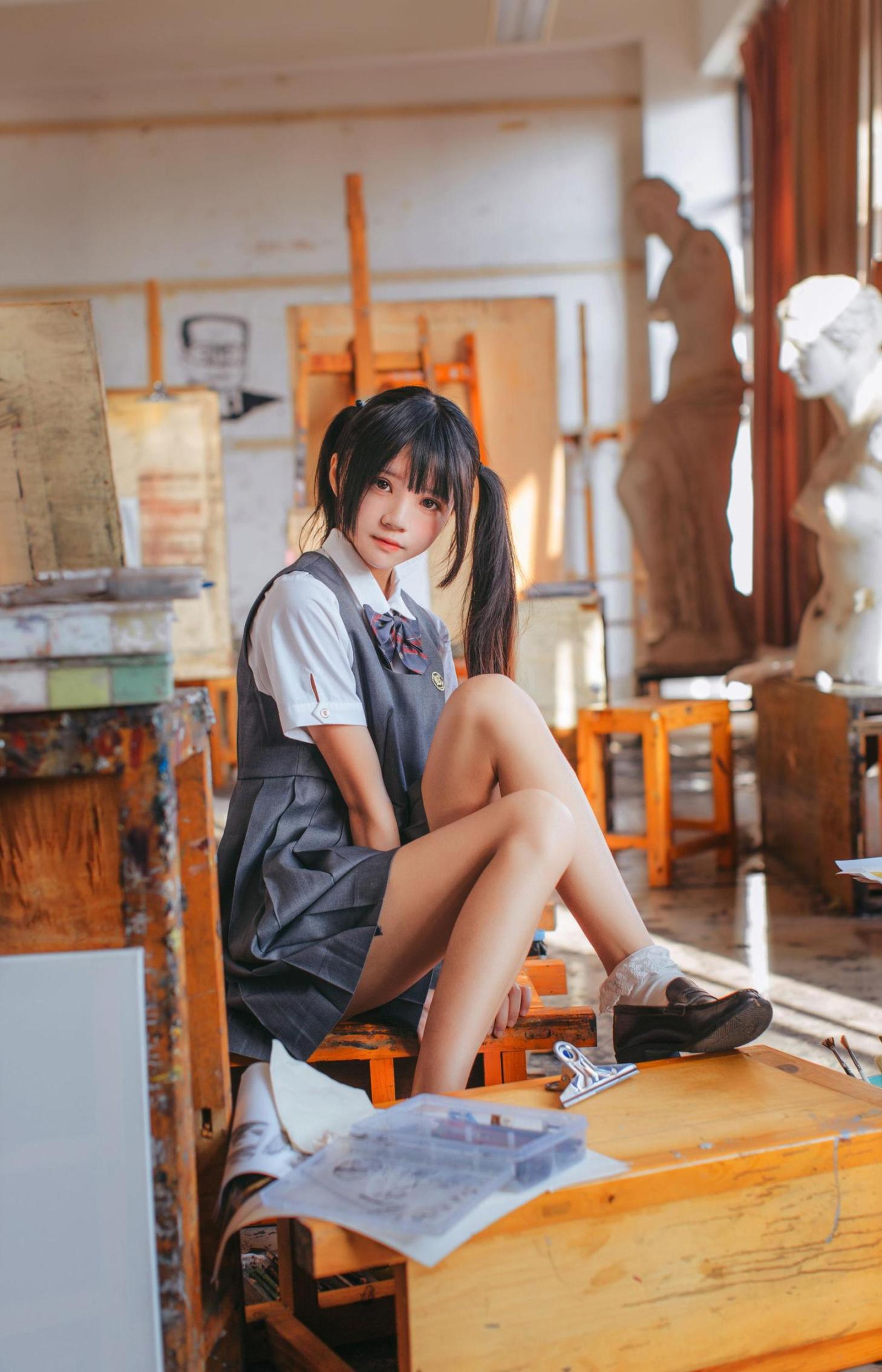 [网络美女] 桜桃喵 画室少女高清手机美女壁纸8P