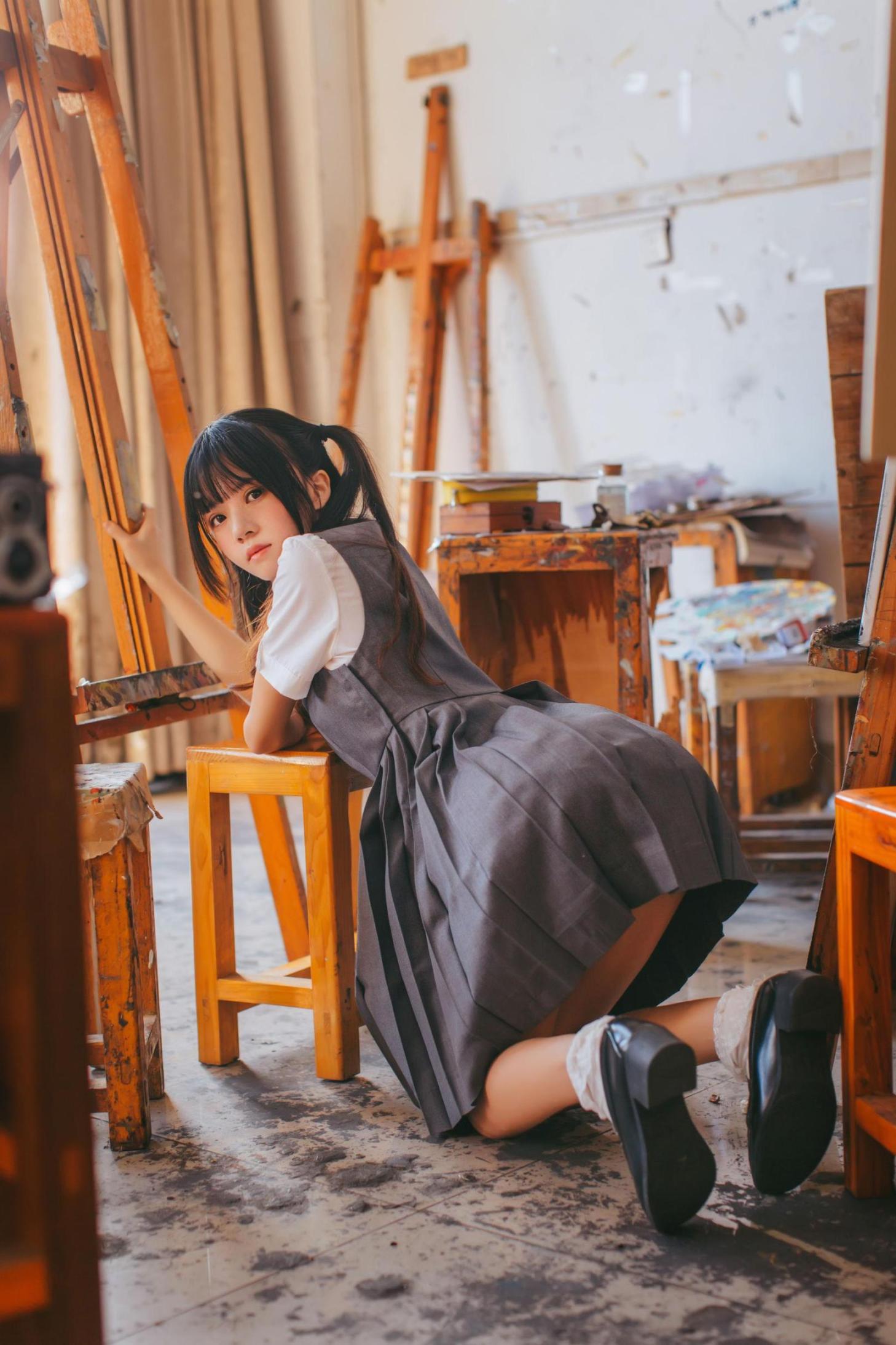 [网络美女] 桜桃喵 画室少女高清手机美女壁纸14P