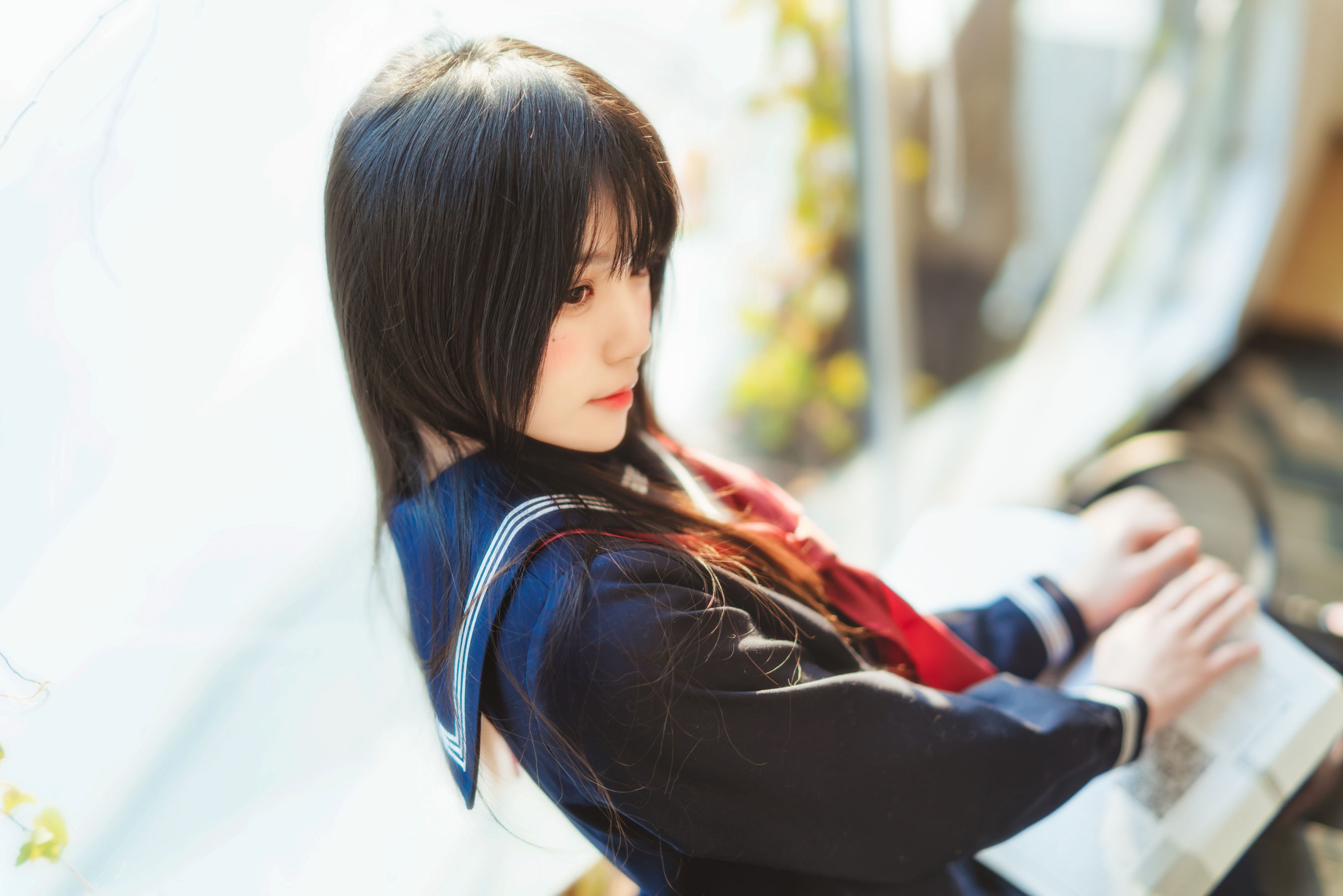 [网络美女] 桜桃喵 (小少女)黑色水手服高清手机美女壁纸12P