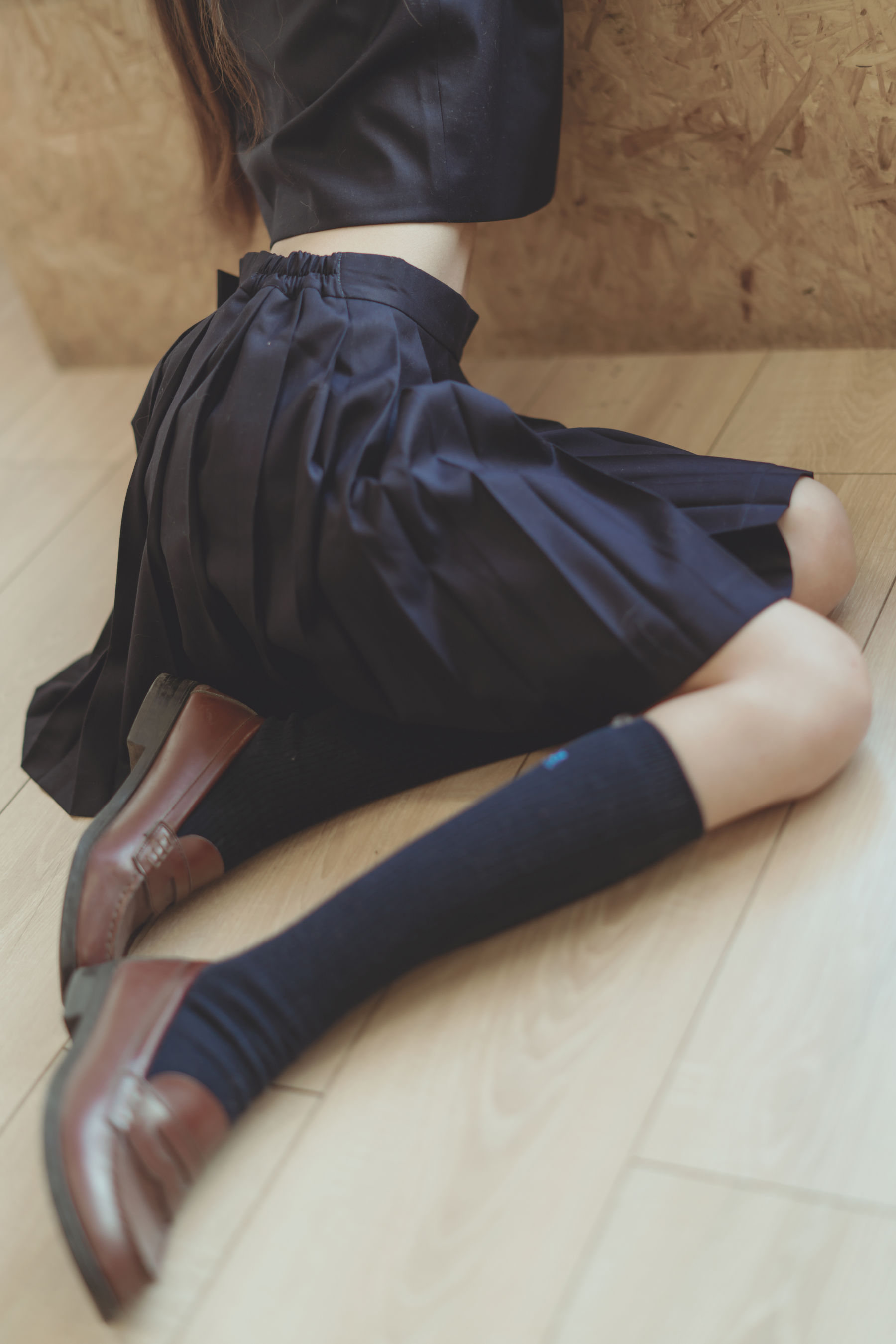 [网络美女] 桜桃喵 (小少女)黑色水手服高清手机美女壁纸36P