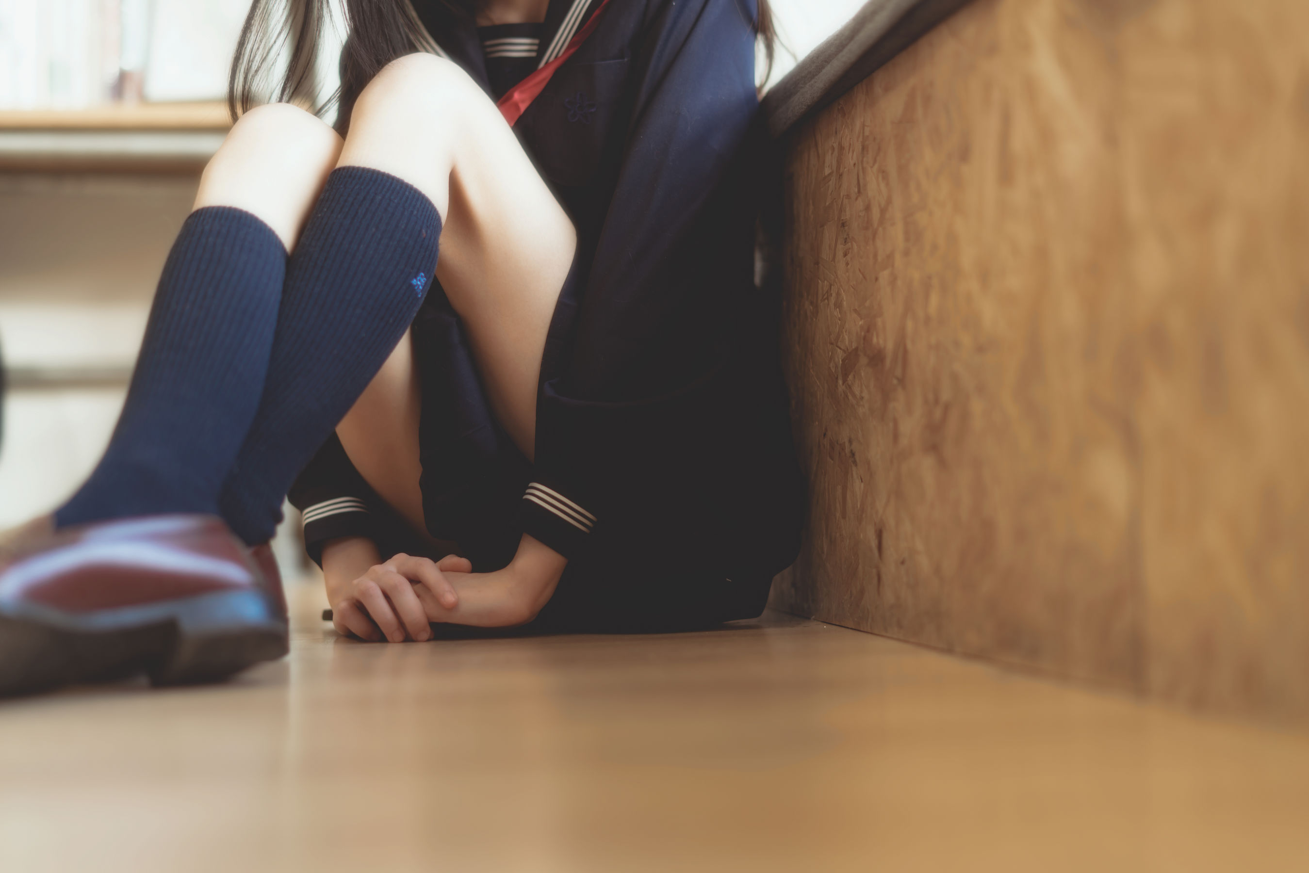 [网络美女] 桜桃喵 (小少女)黑色水手服高清手机美女壁纸40P