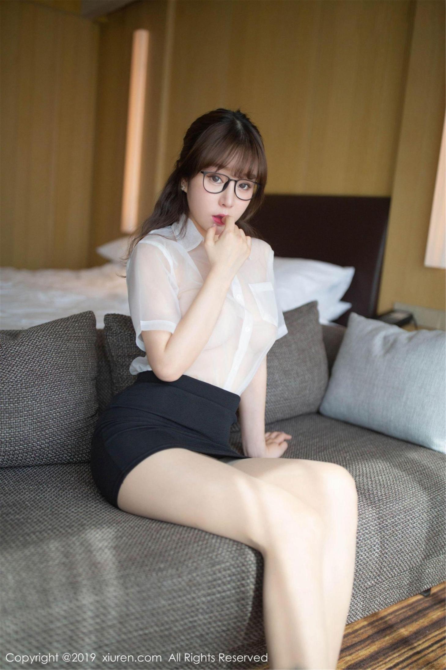 [波萝社] 王雨纯 如此具有福利力的女秘书 高清手机美女壁纸