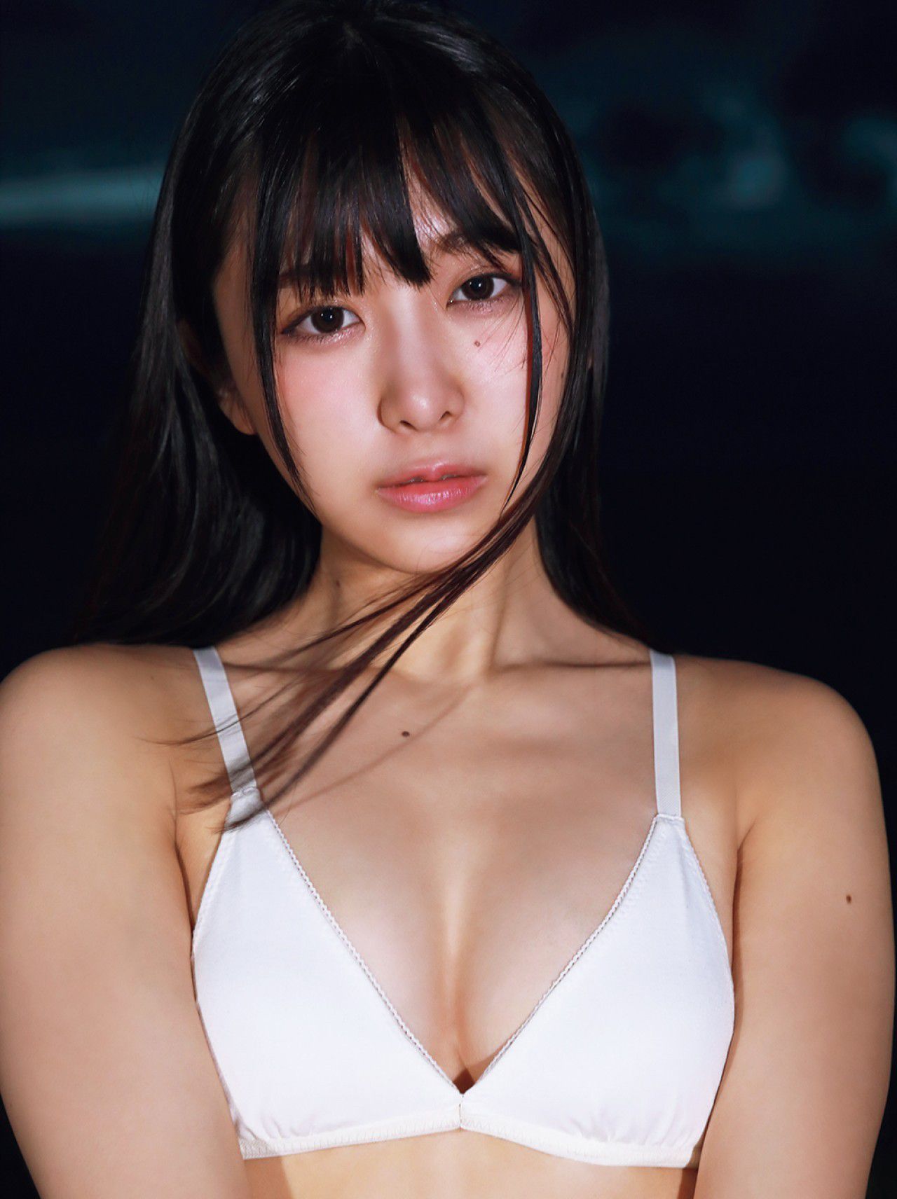 [FRIDAY杂志写真] 真岛なおみ 美肌と高身長で次世代グラビアクイーンを目指す 高清手机美女壁纸