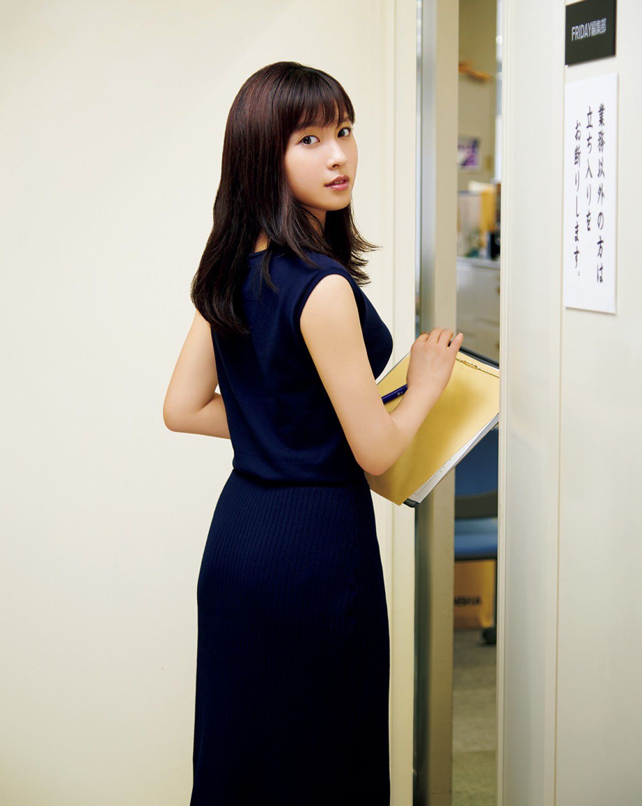 [FLASH杂志写真] 土屋太凤 オフィスでセクシー 高清手机美女壁纸