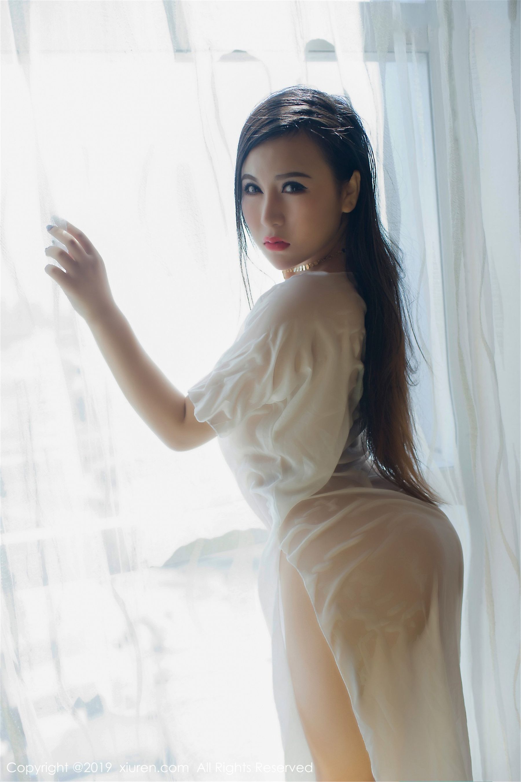 [秀人网] 伊诺 比基尼和白色蕾丝 高清手机美女壁纸