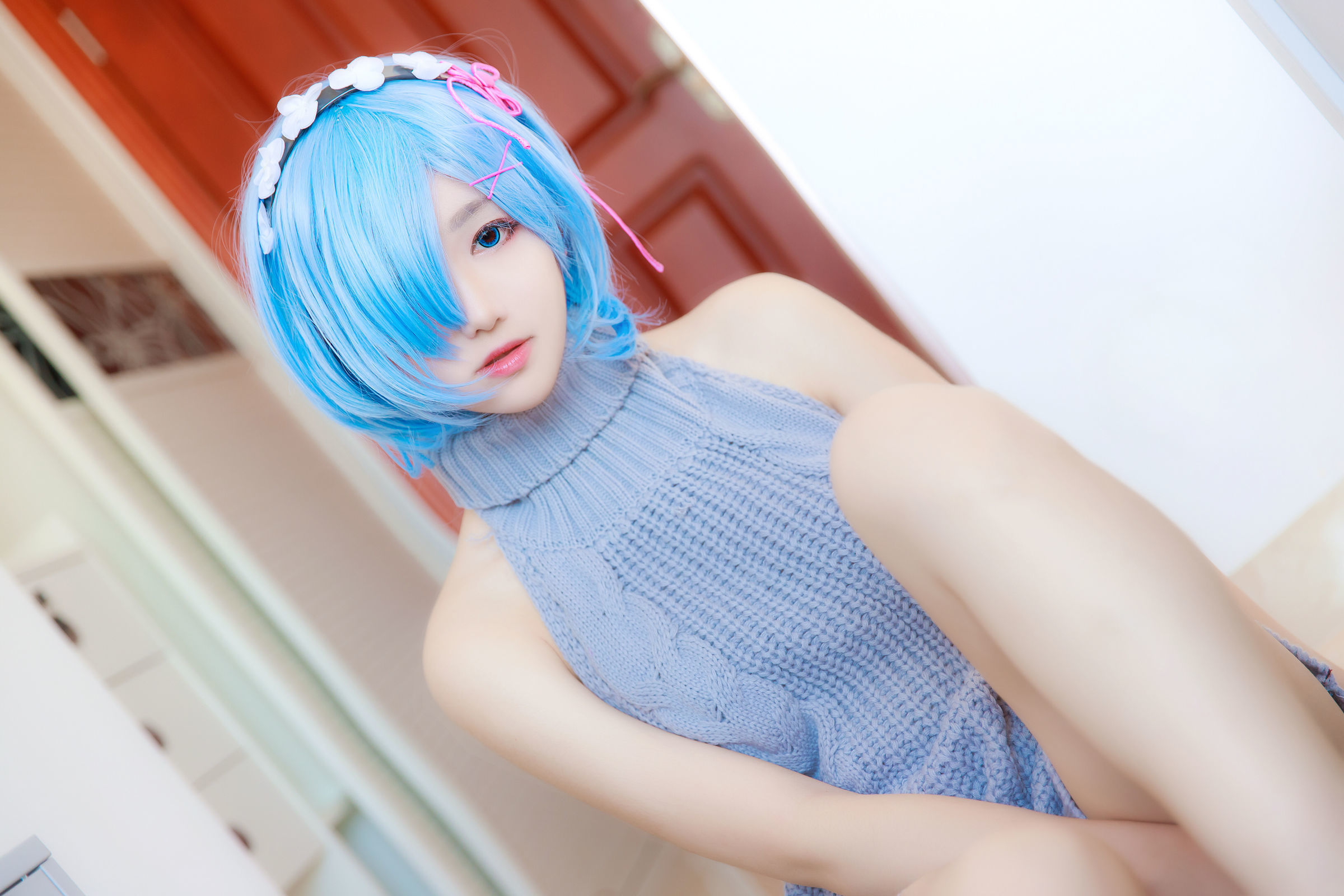 [网络美女] 南桃Momoko 蕾姆露背毛衣 高清手机美女壁纸