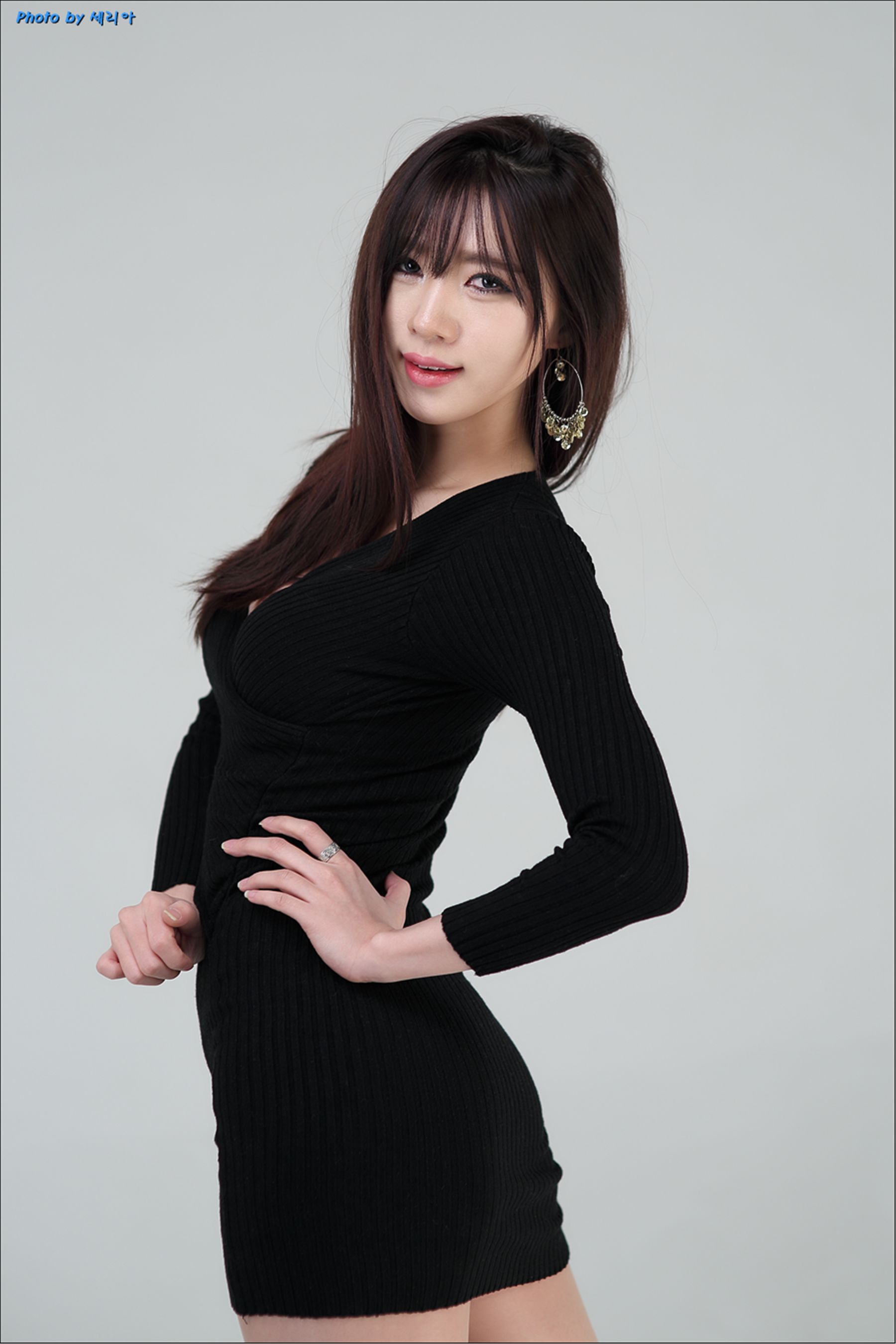 [网络美女] 宋珠娥 黑玉鸣尊高清手机美女壁纸2P