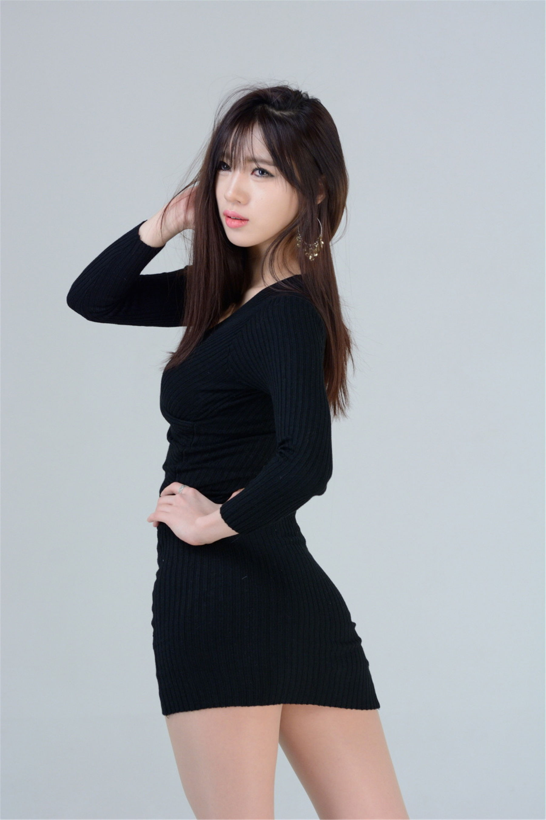 [网络美女] 宋珠娥 黑玉鸣尊高清手机美女壁纸4P