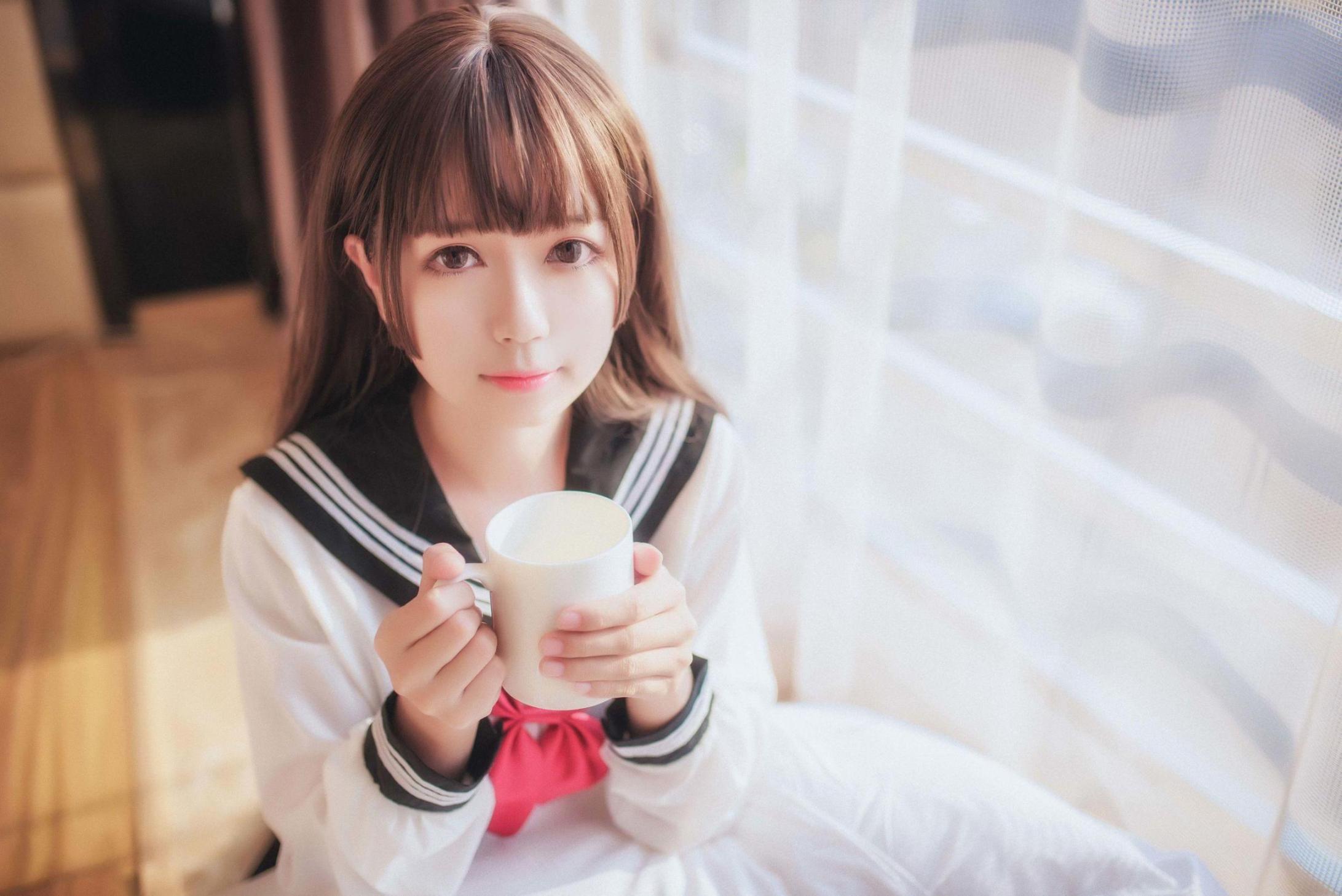 [网络美女] 白金Saki 半透明水手服 高清手机美女壁纸