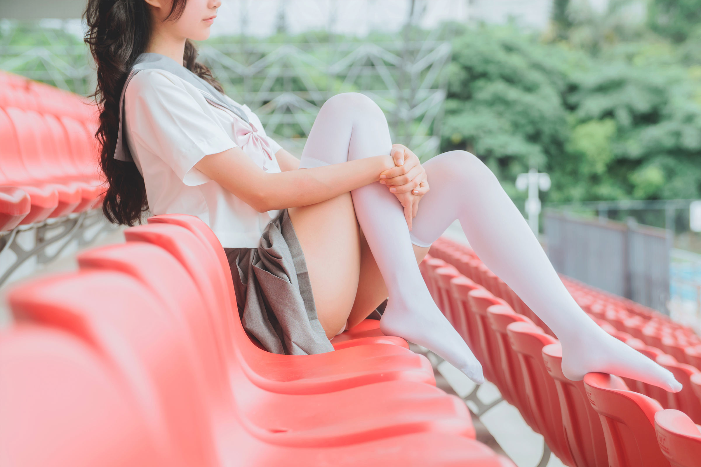 [网络美女] 木绵绵 灰色JK制服高清手机美女壁纸17P